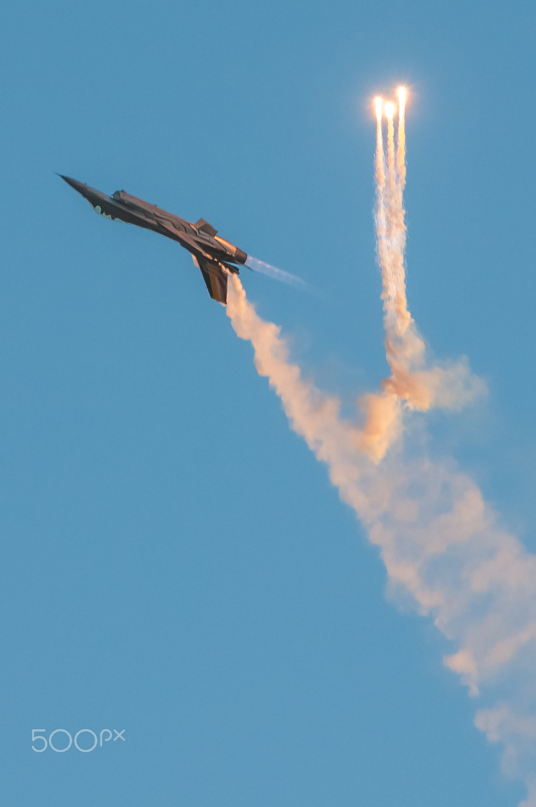 Sigma 70-200mm F2.8 EX DG OS HSM sample photo. Belgium airforce + flares photography