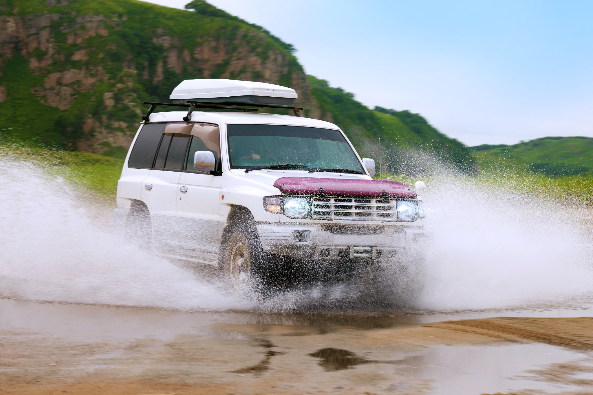 Canon EF 70-210mm f/3.5-4.5 USM sample photo. Mitsubishi pajero moving by water making lots of splashes photography