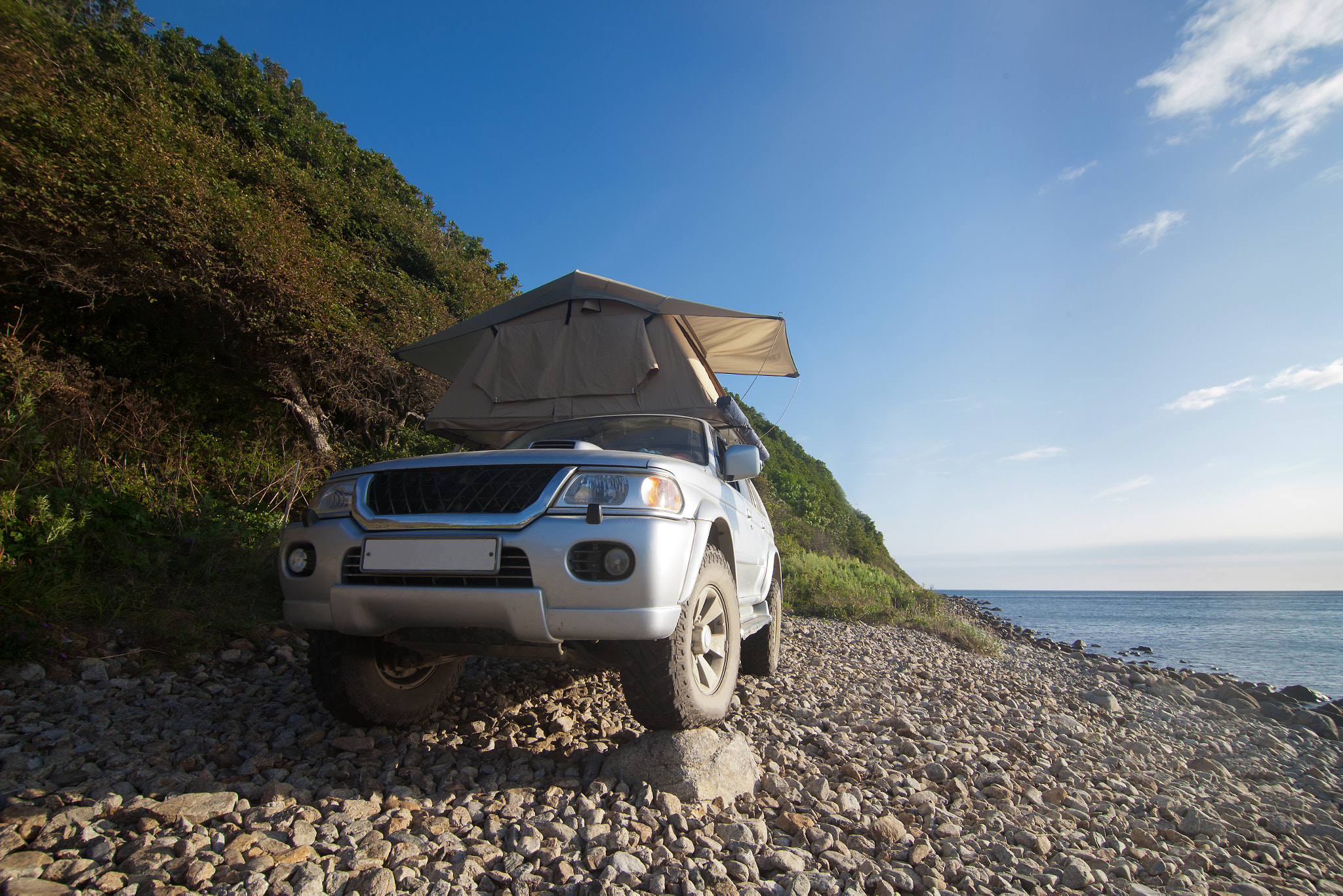 Canon EOS 5D Mark II + Tokina AT-X Pro 11-16mm F2.8 DX sample photo. Car with rooftop tent on it photography