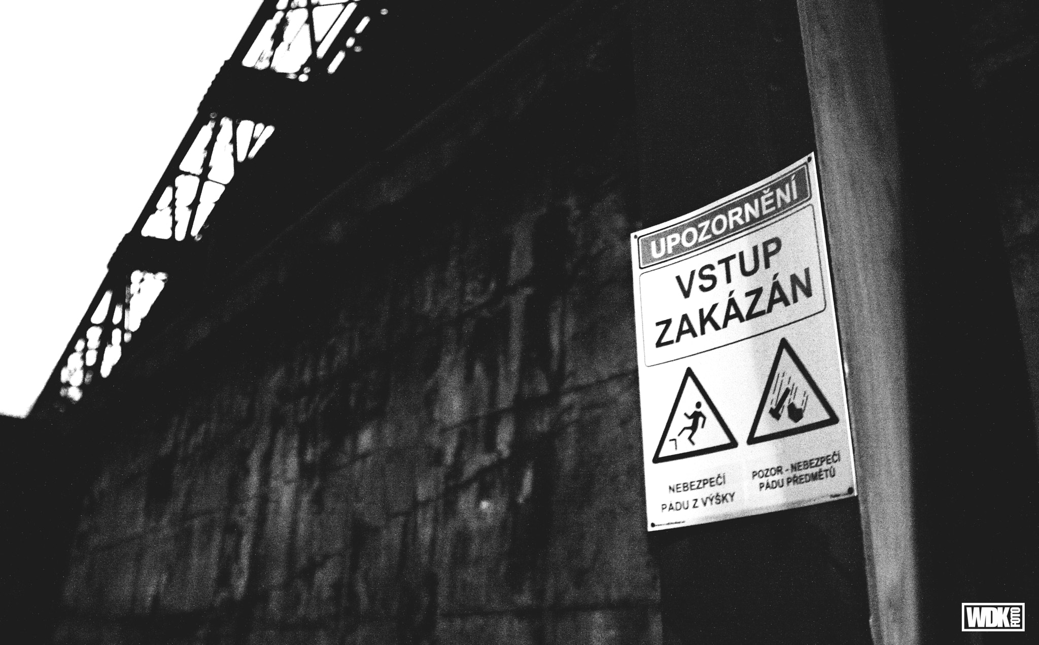 17.00 - 50.00 mm sample photo. No admittance photography