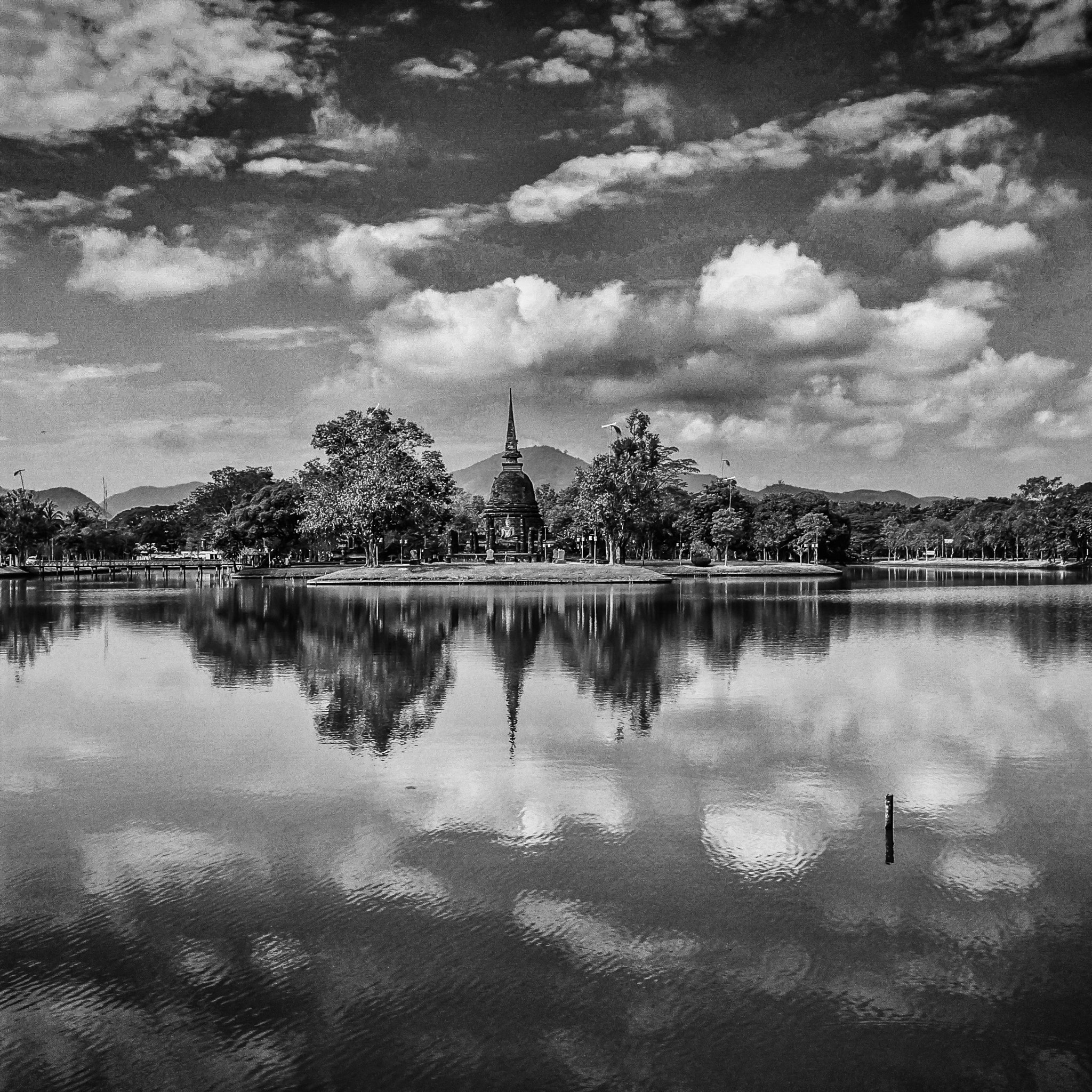 Canon EOS 450D (EOS Rebel XSi / EOS Kiss X2) + Sigma 10-20mm F4-5.6 EX DC HSM sample photo. Sukhothai (ii). photography
