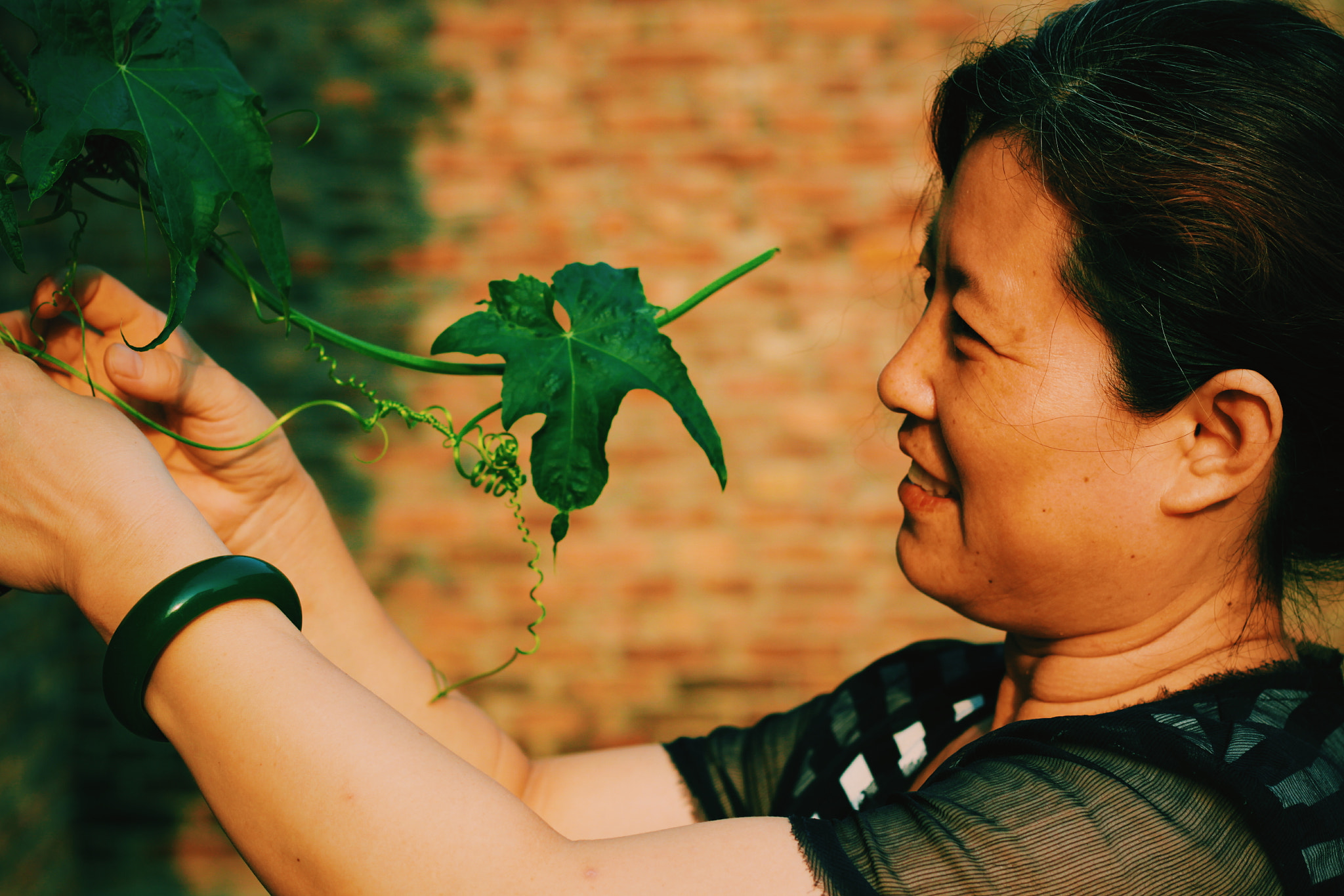Canon EOS 50D + Canon EF 50mm f/1.8 sample photo. Mom's smiling photography