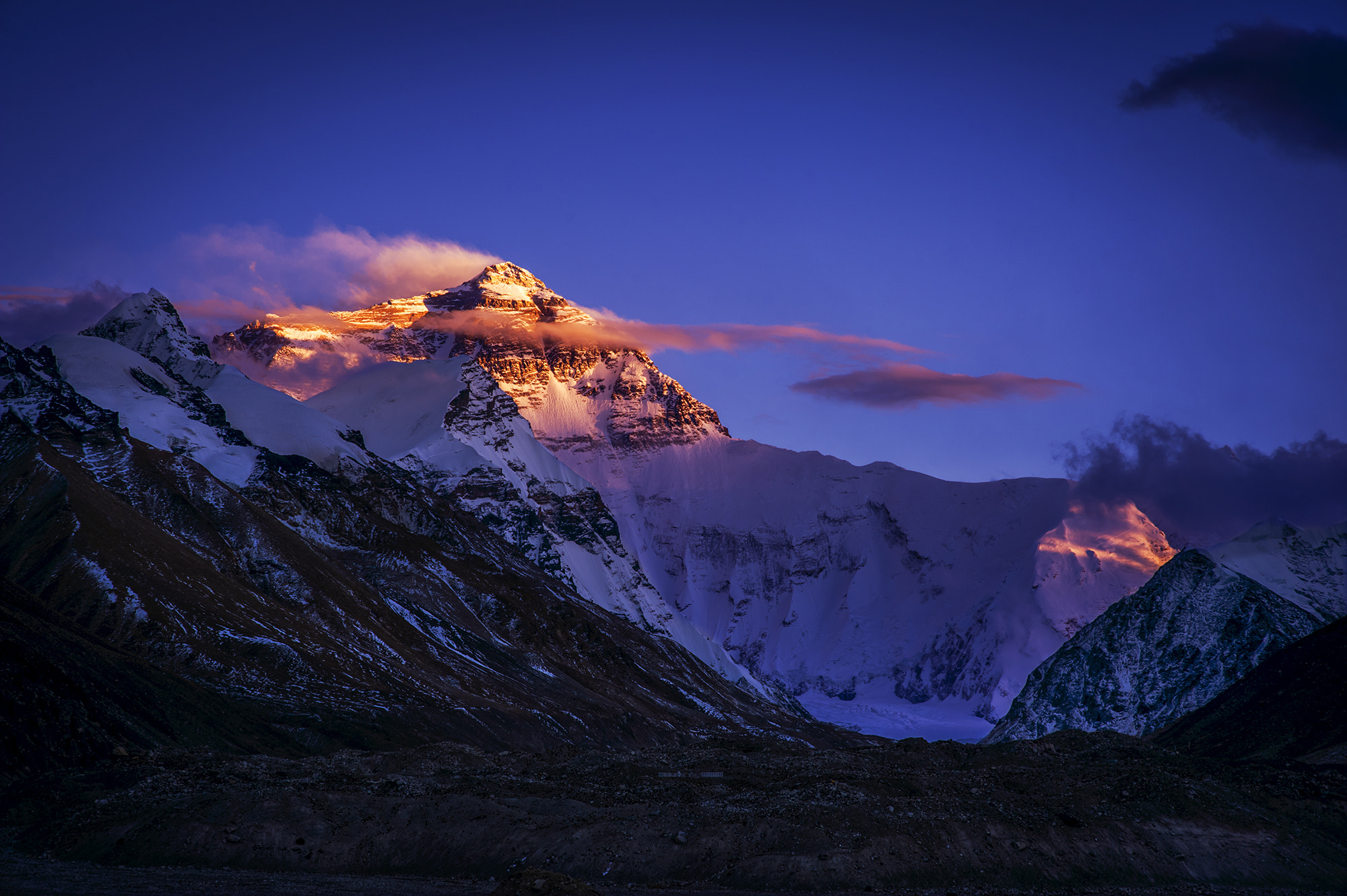 Nikon D3S + Sigma 85mm F1.4 EX DG HSM sample photo. Everest photography