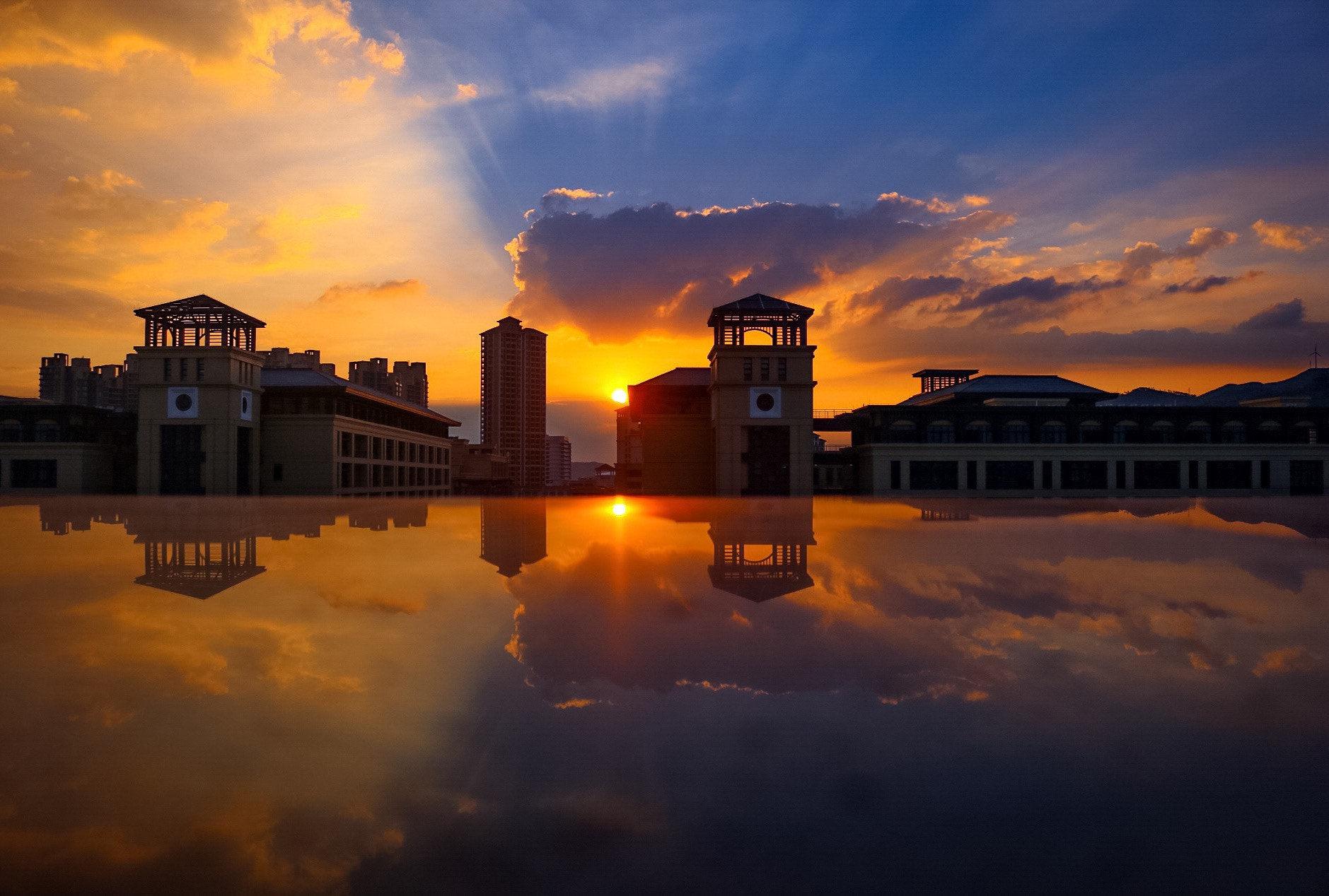 Canon EOS 760D (EOS Rebel T6s / EOS 8000D) sample photo. You can't help but loving the sunset of um. photography