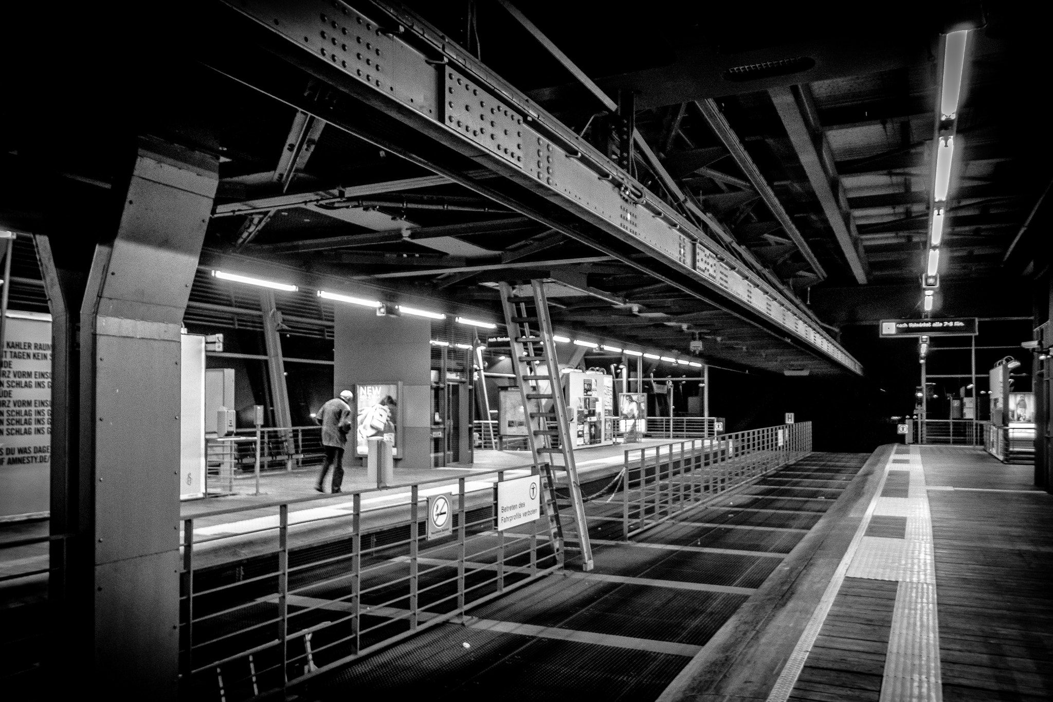 Sony SLT-A68 sample photo. Schwebebahnman photography