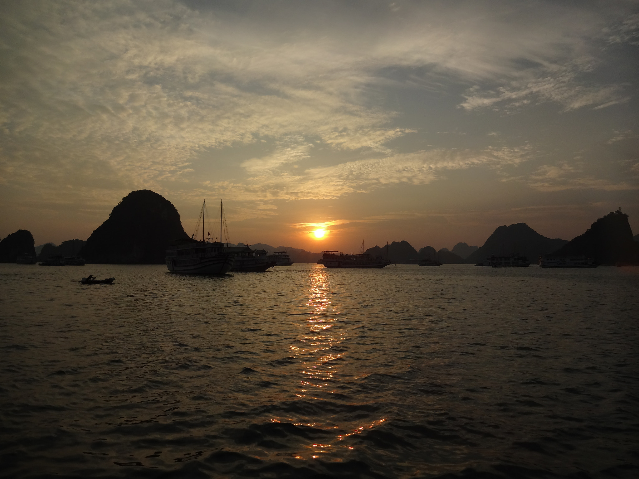 Sony DSC-WX100 sample photo. Sunset at halong bay photography