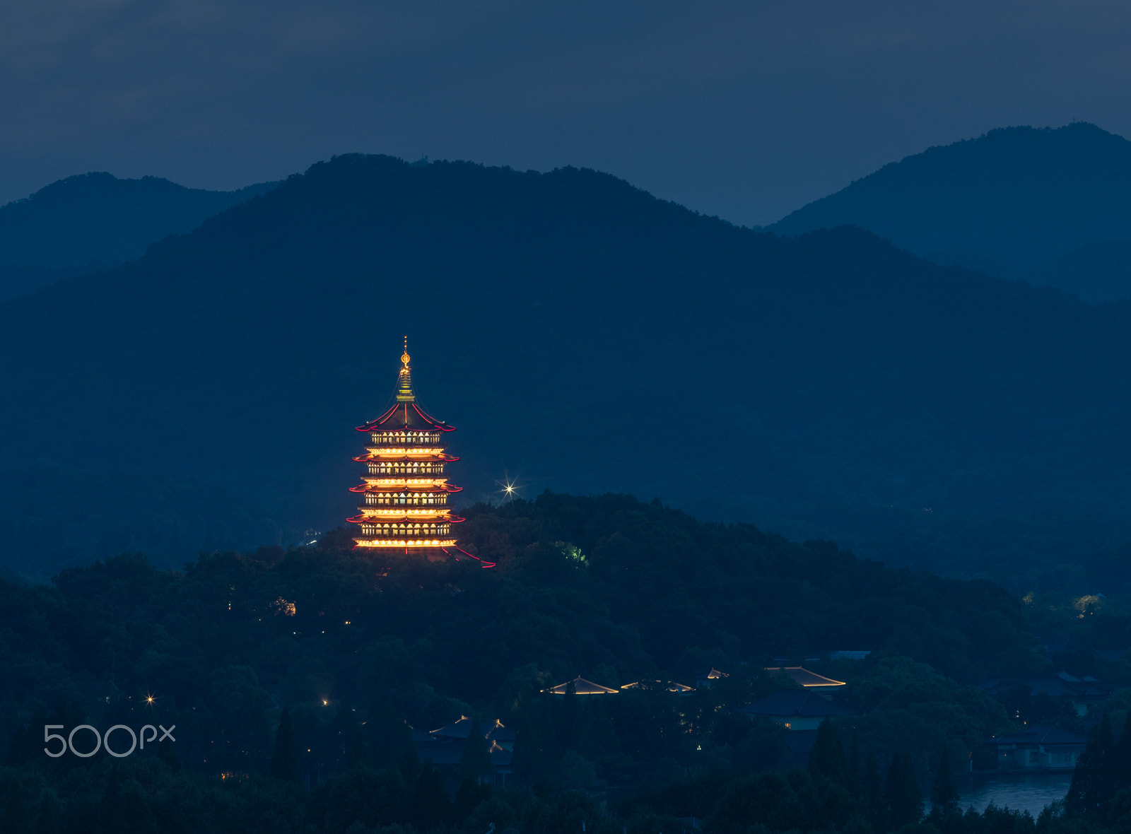 Canon EOS 5DS R + Canon EF 135mm F2L USM sample photo. Leifeng tower photography