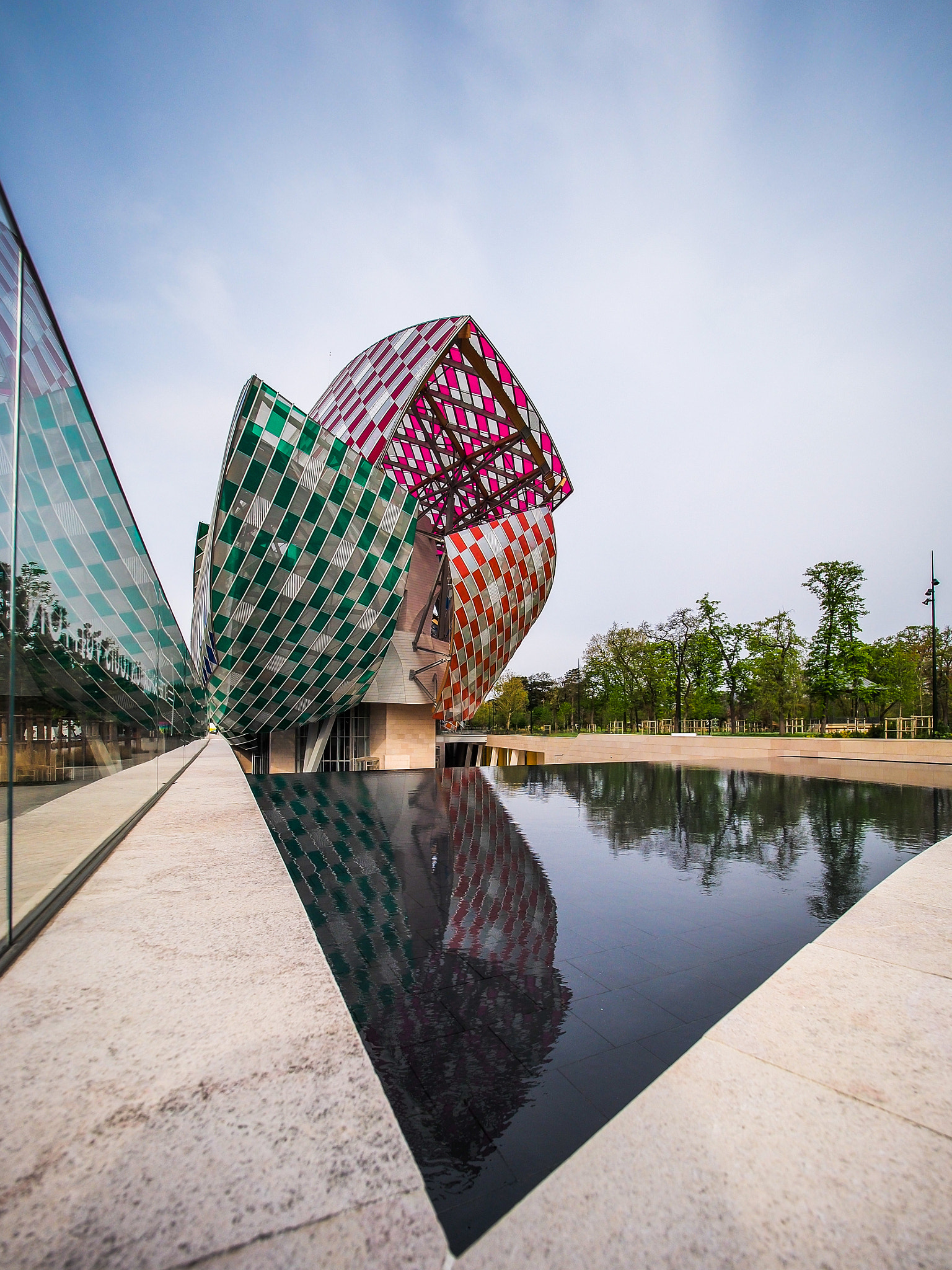 Olympus OM-D E-M5 + Olympus M.Zuiko Digital ED 7-14mm F2.8 PRO sample photo. Fondation louis vuitton photography