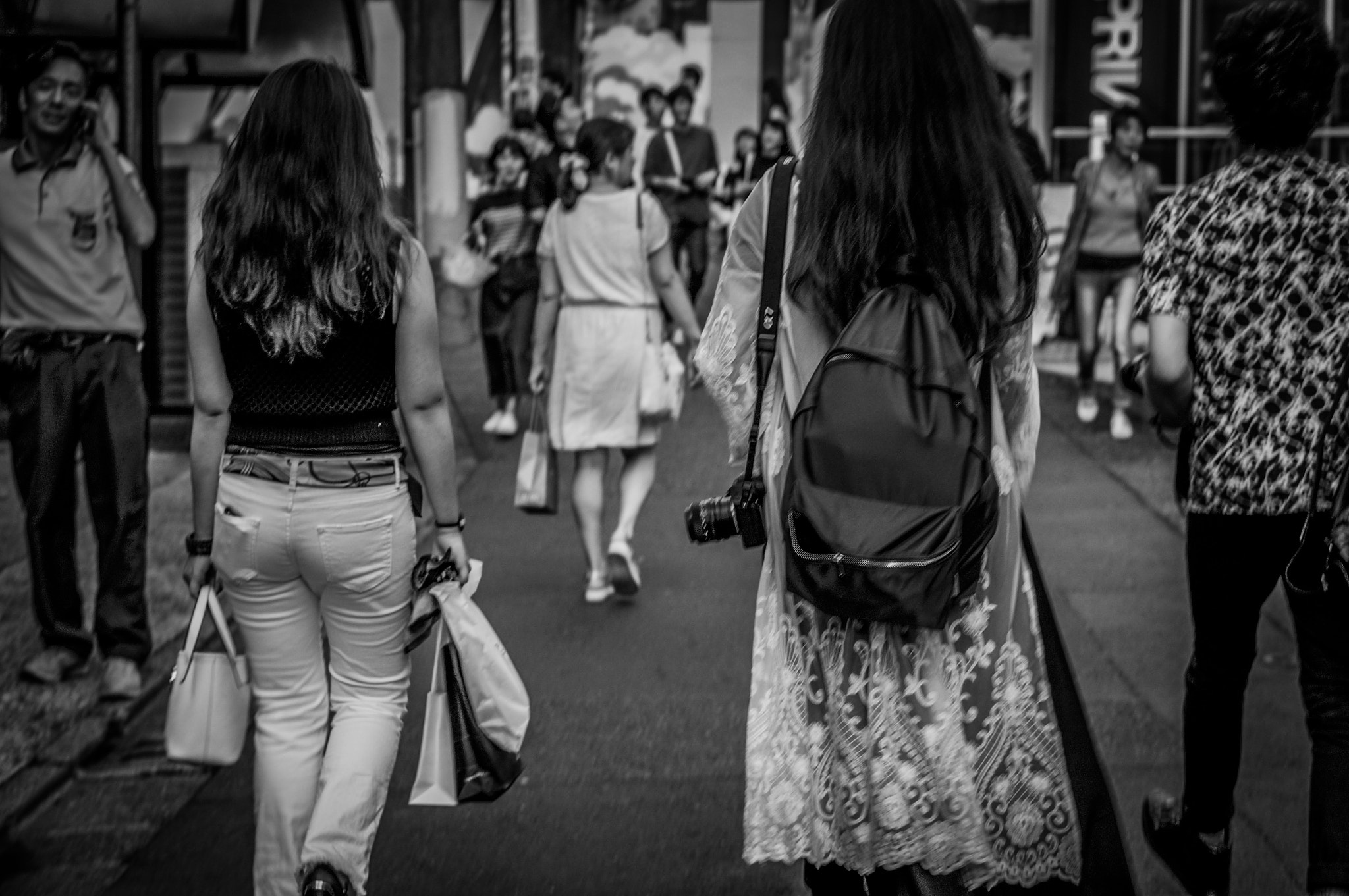 Sony Alpha NEX-5N + E 50mm F1.8 OSS sample photo. Cats street photography
