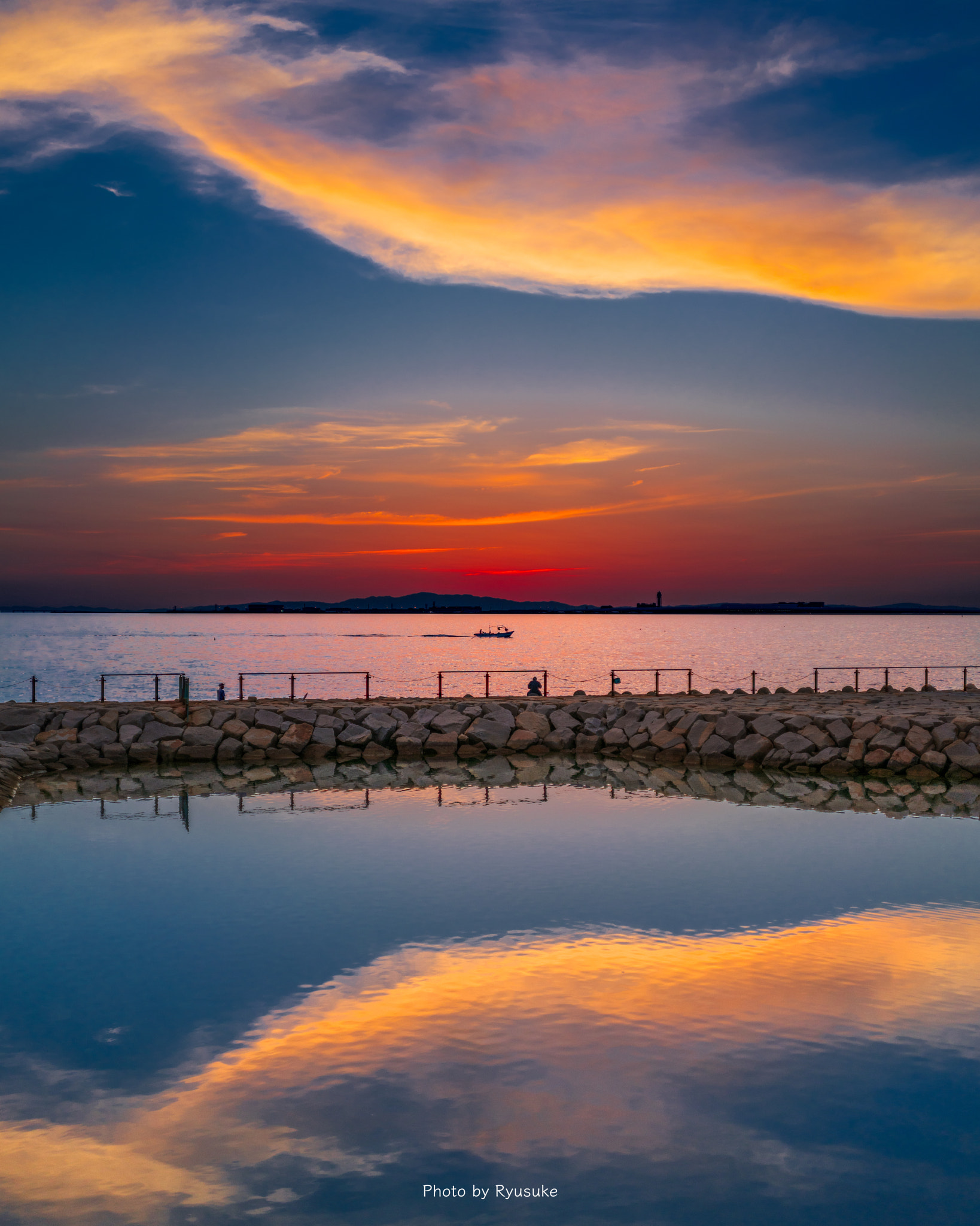 Sony a7R II + E 35mm F2 sample photo. Between the cloud and the cloud photography