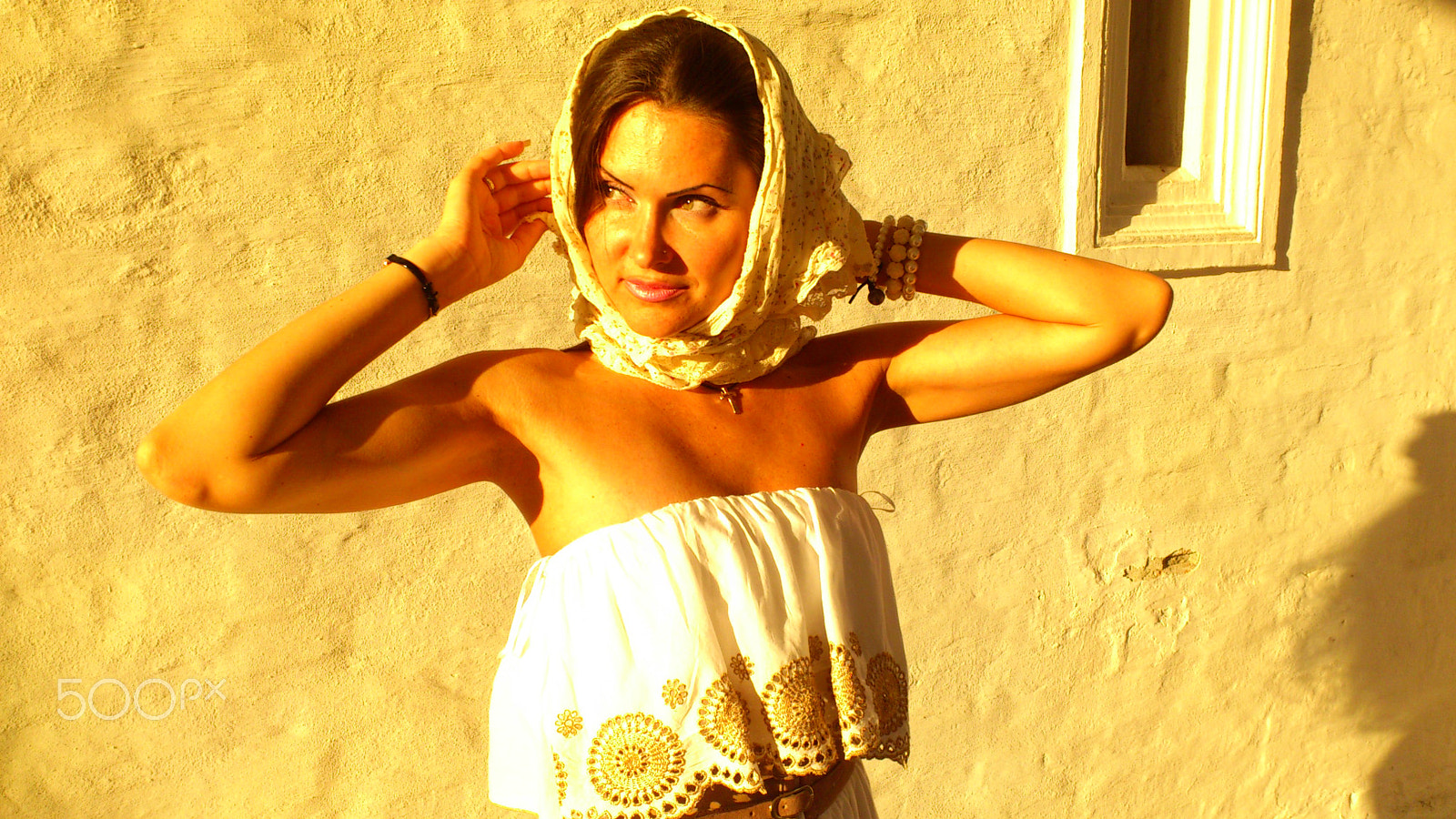 Sony Ericsson Xperia arc S sample photo. леди,платок,белое,girl,lady,white,dress photography