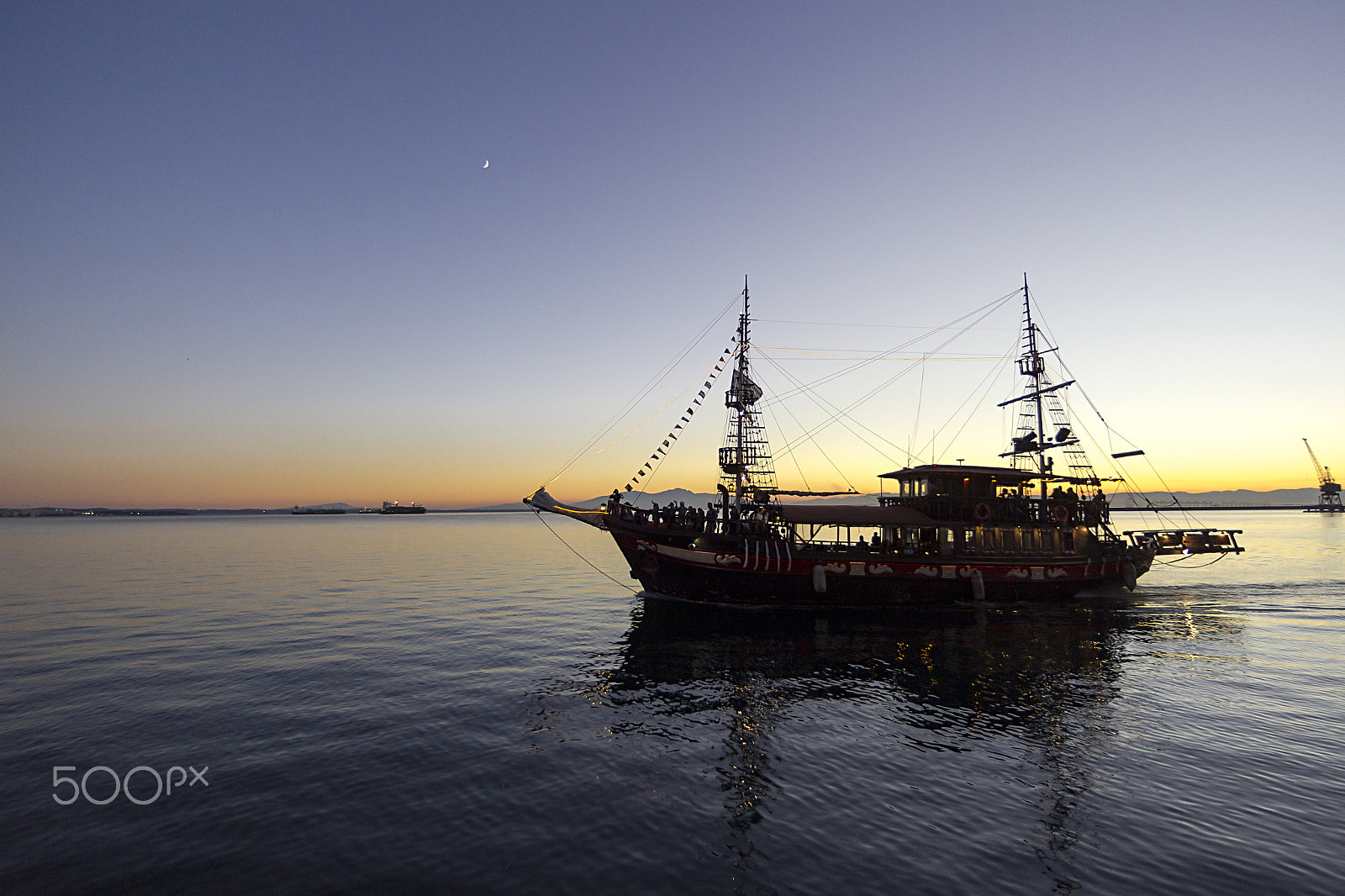 Canon EF 14mm F2.8L USM sample photo. Pirate cafe bar arabella sails packed with tourists who are enjo photography