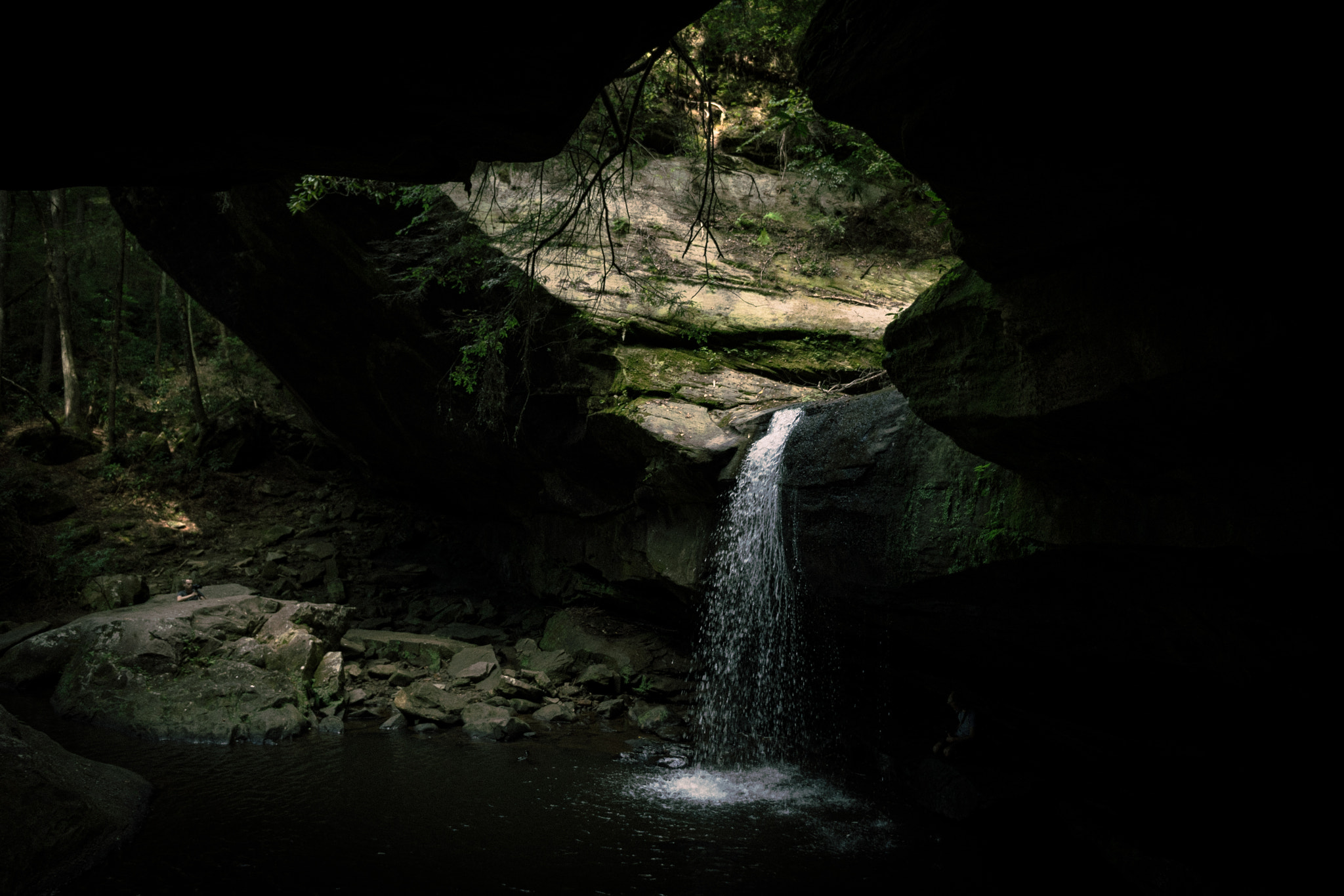 Sony a7 II + Sony E 18-55mm F3.5-5.6 OSS sample photo. Dog slaughter falls photography