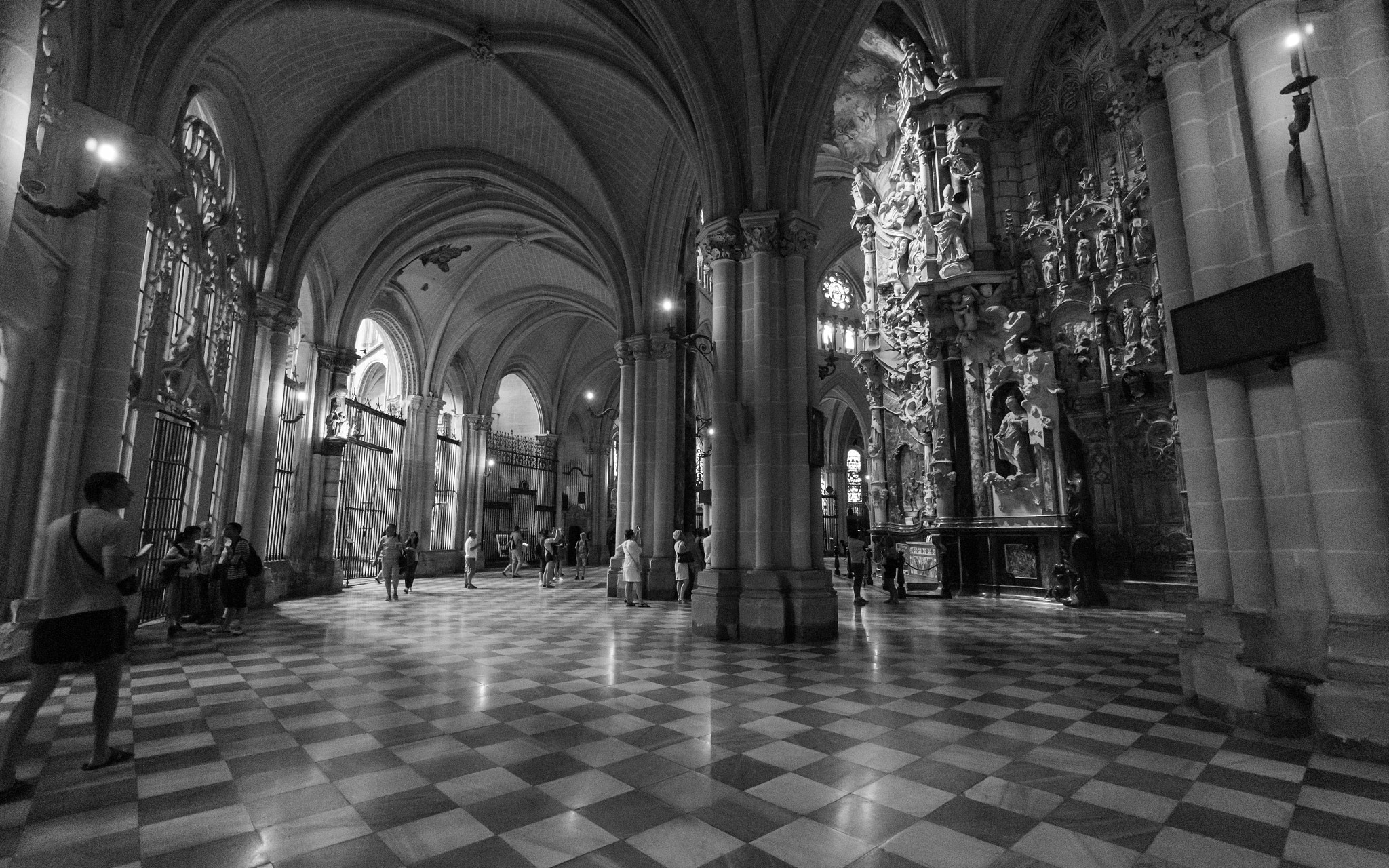Sony Alpha NEX-F3 + Sony E 10-18mm F4 OSS sample photo. Cathedral of st. mary. photography
