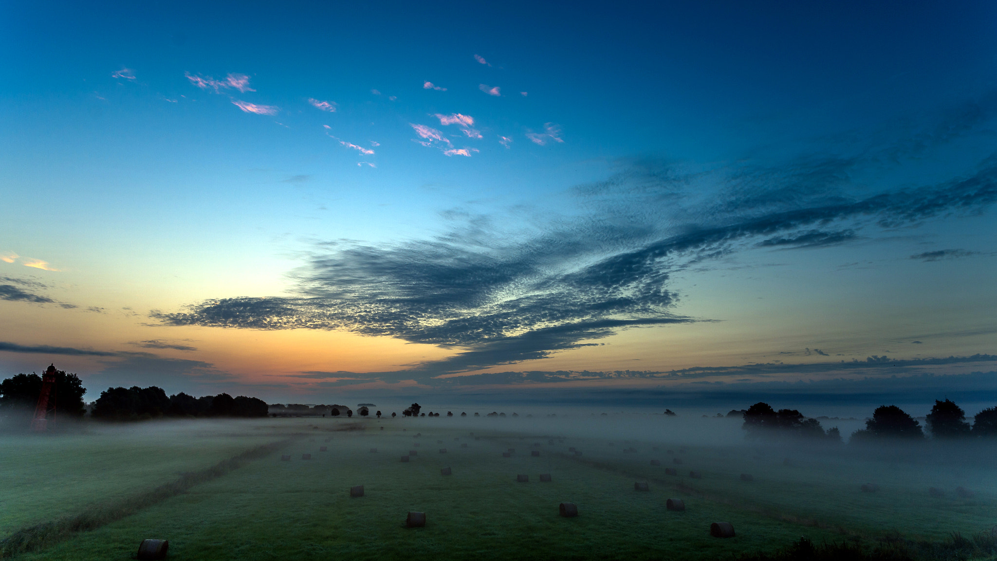 Nikon D4 + Nikon AF-S Nikkor 20mm F1.8G ED sample photo. Foggy morning photography