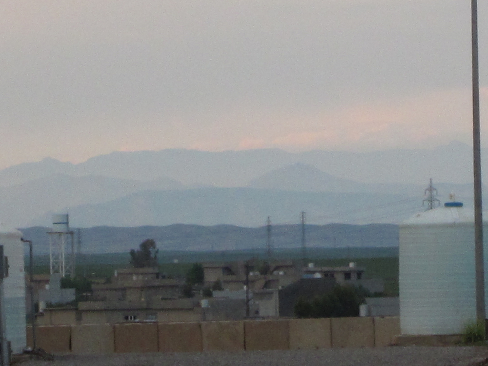 Canon PowerShot ELPH 300 HS (IXUS 220 HS / IXY 410F) sample photo. Shades of gray, erbil, iraq-2013 photography