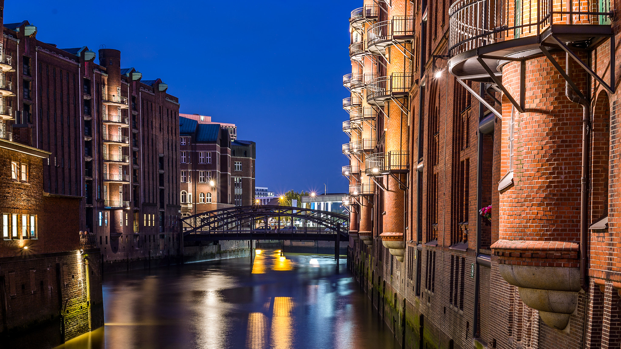 Nikon D4 + Nikon AF-S Nikkor 50mm F1.8G sample photo. Blue hour photography