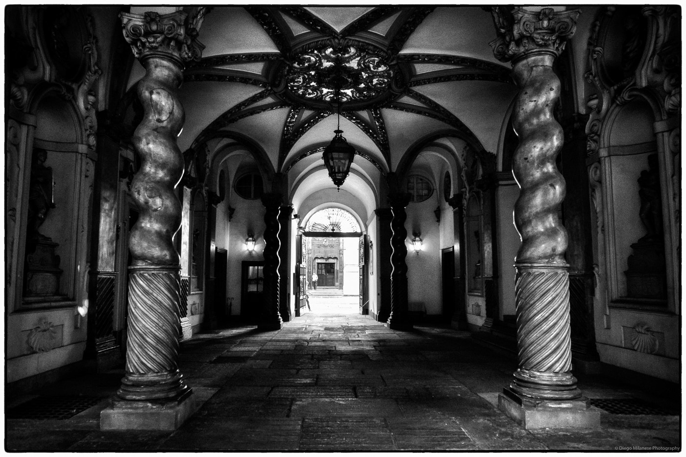 Fujifilm X-E1 + Fujifilm XF 14mm F2.8 R sample photo. Twisted columns photography