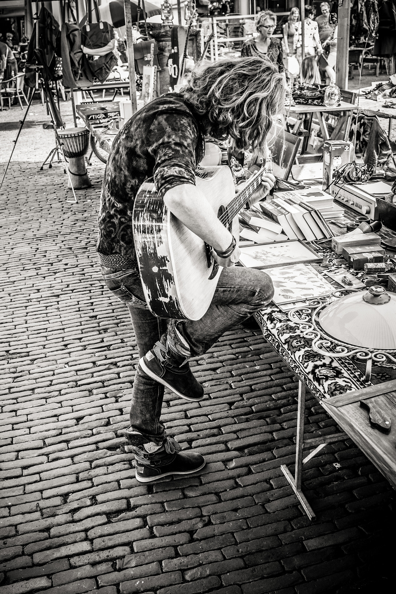 Canon EF-S 24mm F2.8 STM sample photo. Buying a guitar ~ amersfoort photography