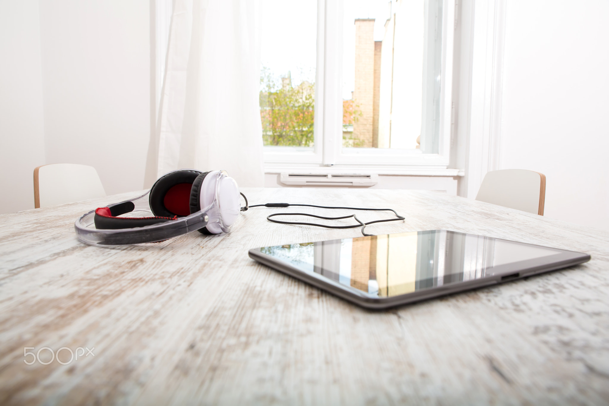 Tablet PC and headphones