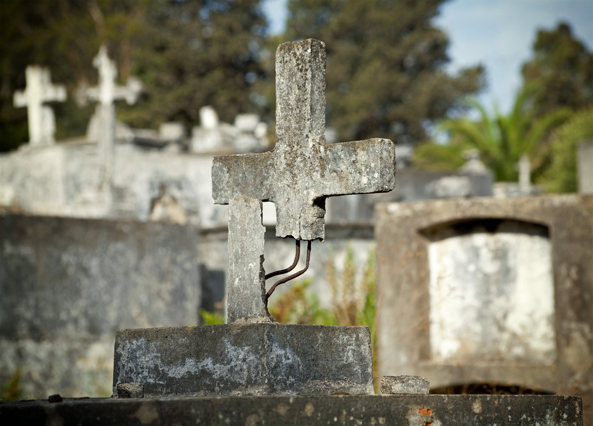 Canon EOS 5D sample photo. The tomb cross photography