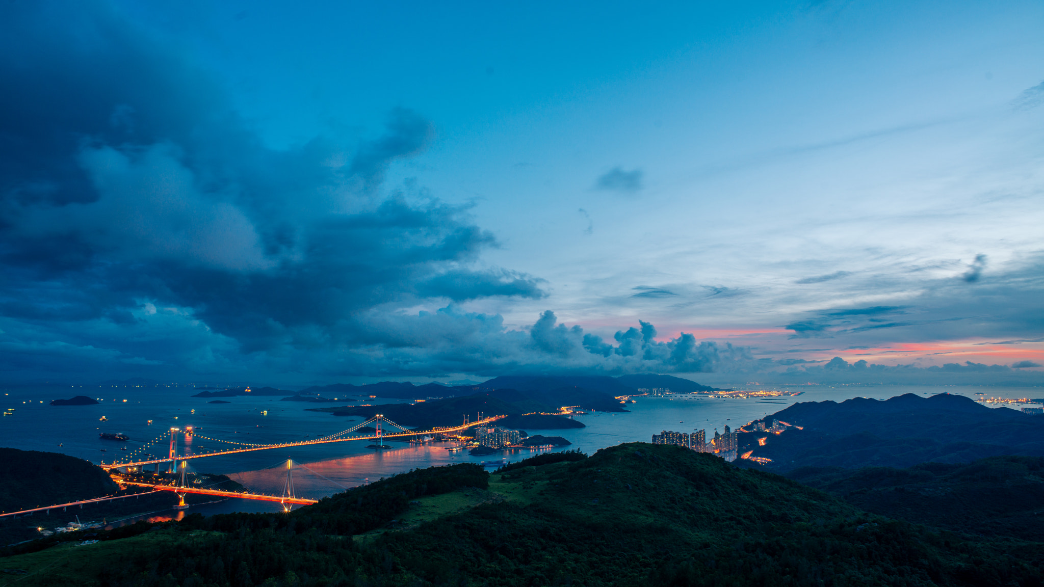 Nikon D800 + AF Nikkor 20mm f/2.8 sample photo. Blue hour in tsing ma bridge photography