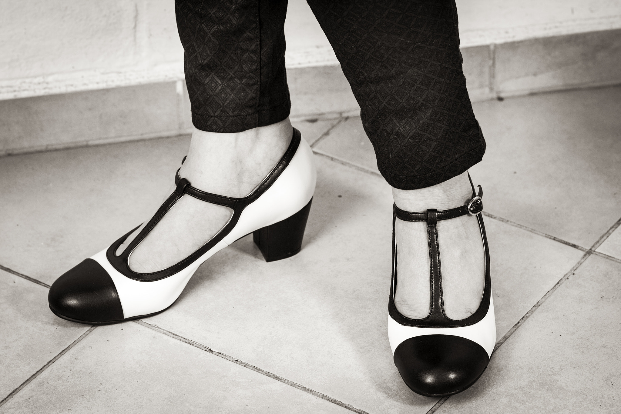 Canon EOS 40D + Canon EF 85mm F1.8 USM sample photo. ...shoes, black and white... photography