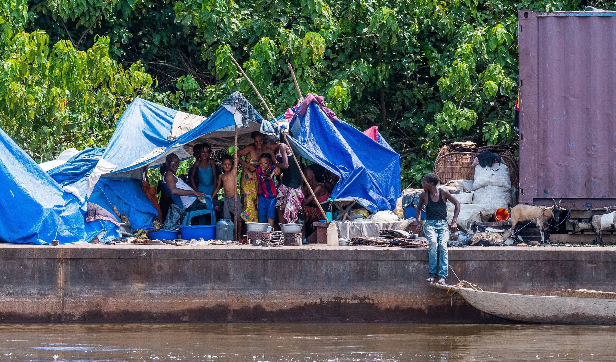 Nikon AF-S Nikkor 70-200mm F4G ED VR sample photo. Life on a congo river barge - i photography