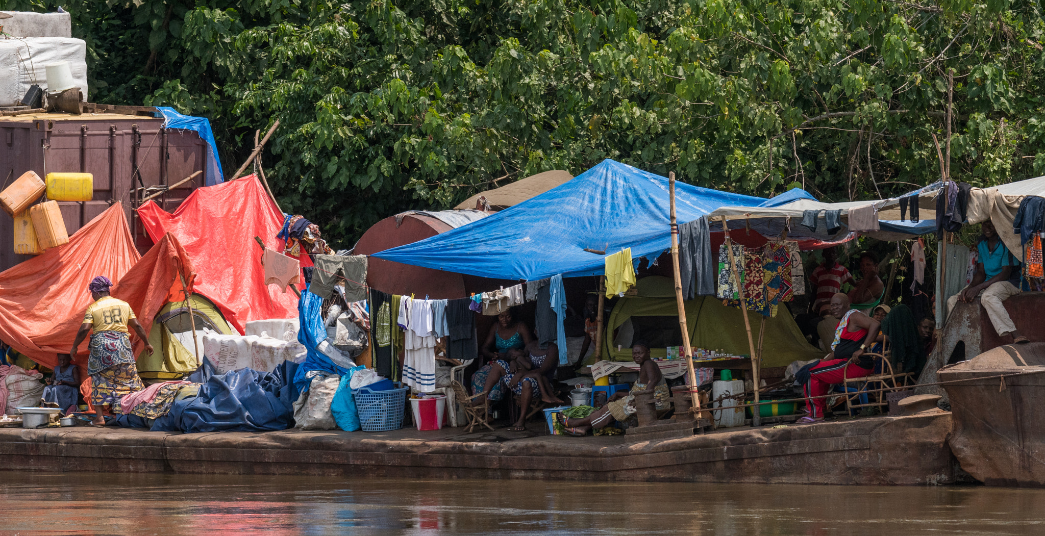 Nikon AF-S Nikkor 70-200mm F4G ED VR sample photo. Life on a congo river barge - iii photography