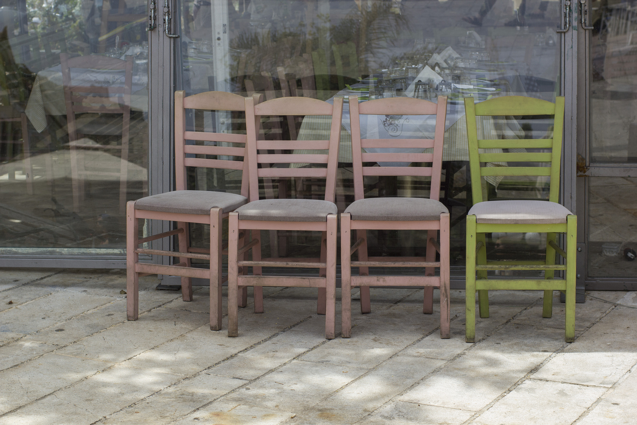 ZEISS Planar T* 50mm F1.4 sample photo. Waiting in line photography