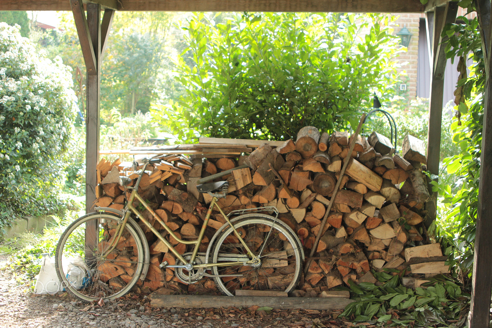 Canon EOS 600D (Rebel EOS T3i / EOS Kiss X5) + Canon EF 28-105mm f/3.5-4.5 USM sample photo. Wood pile bicycle photography