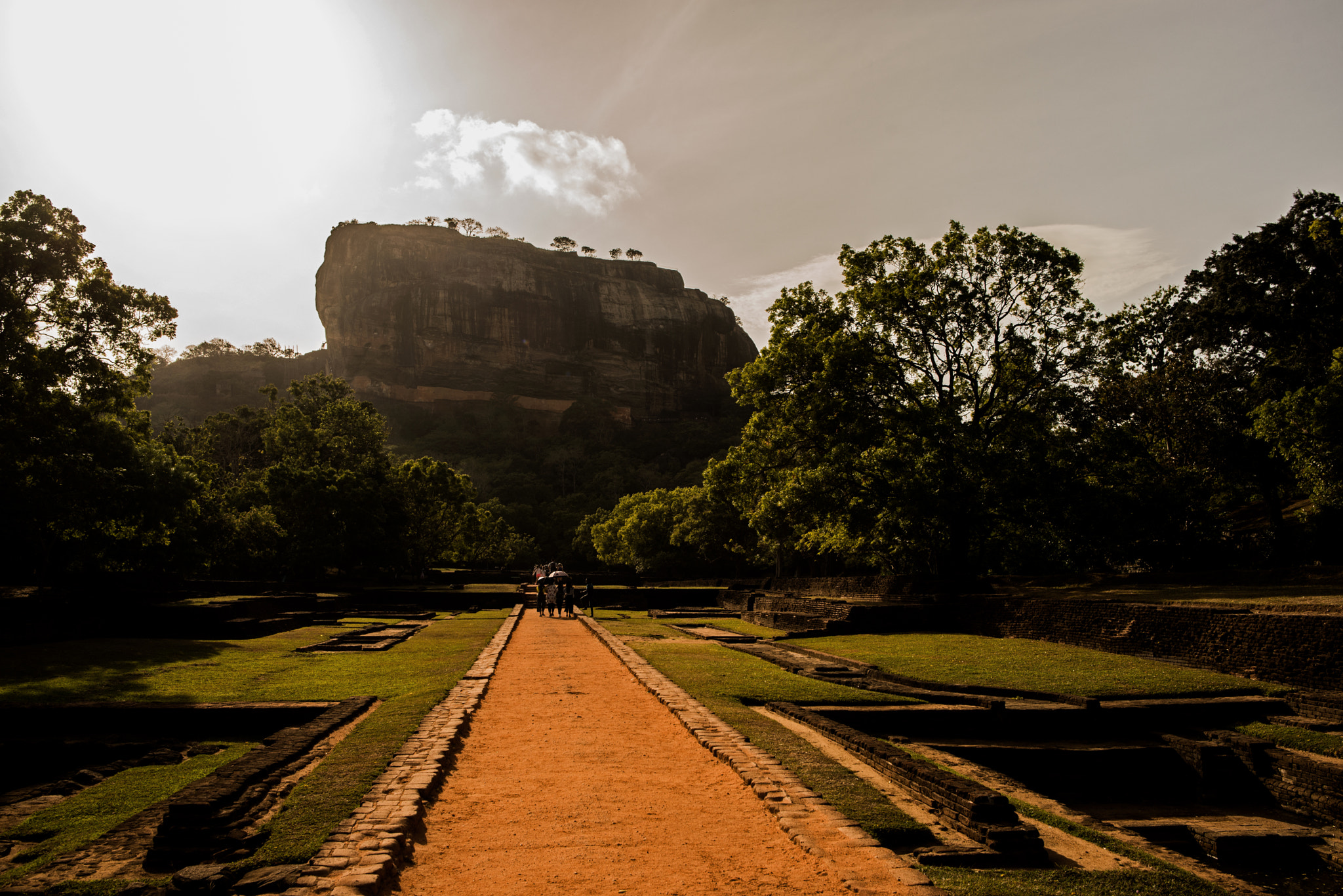 Nikon D600 + Nikon AF-S Nikkor 28mm F1.8G sample photo. The lion rock photography