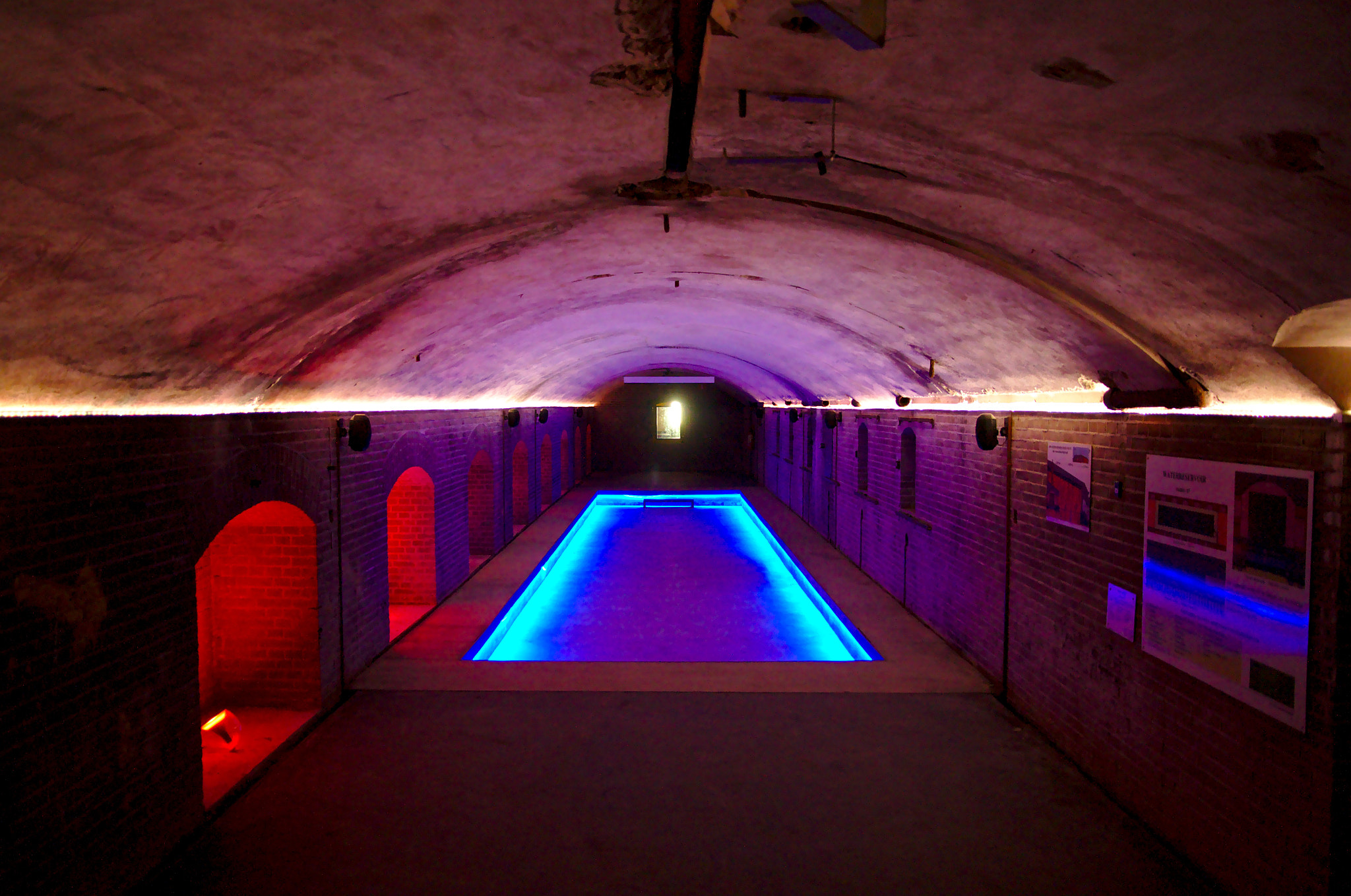 Sigma 17-70mm F2.8-4 DC Macro OS HSM sample photo. Psychedelic room in pampus photography