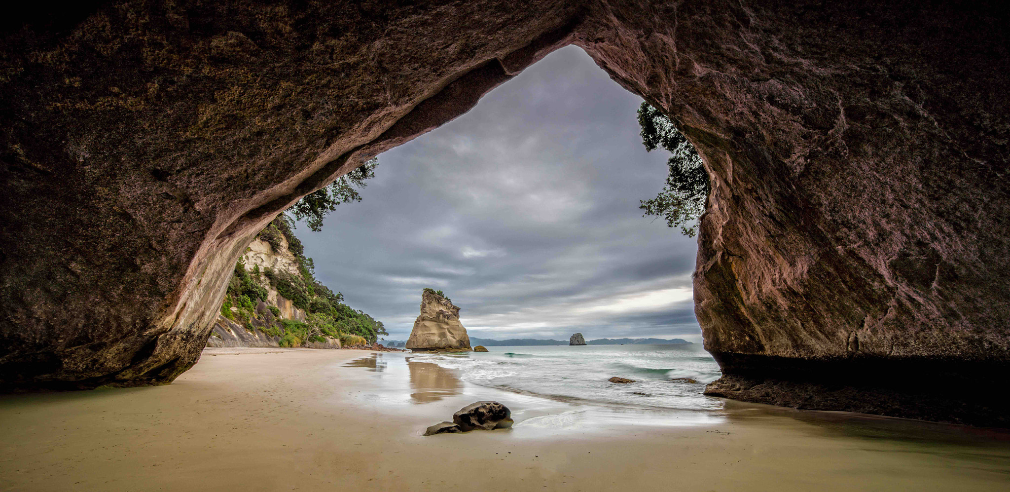 Canon EOS 5DS + Canon EF 11-24mm F4L USM sample photo. Cathedral cove - 0730 photography