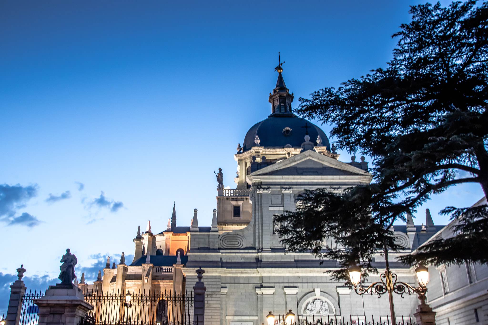 Sigma 18-250mm F3.5-6.3 DC OS HSM sample photo. Madrid 2 photography