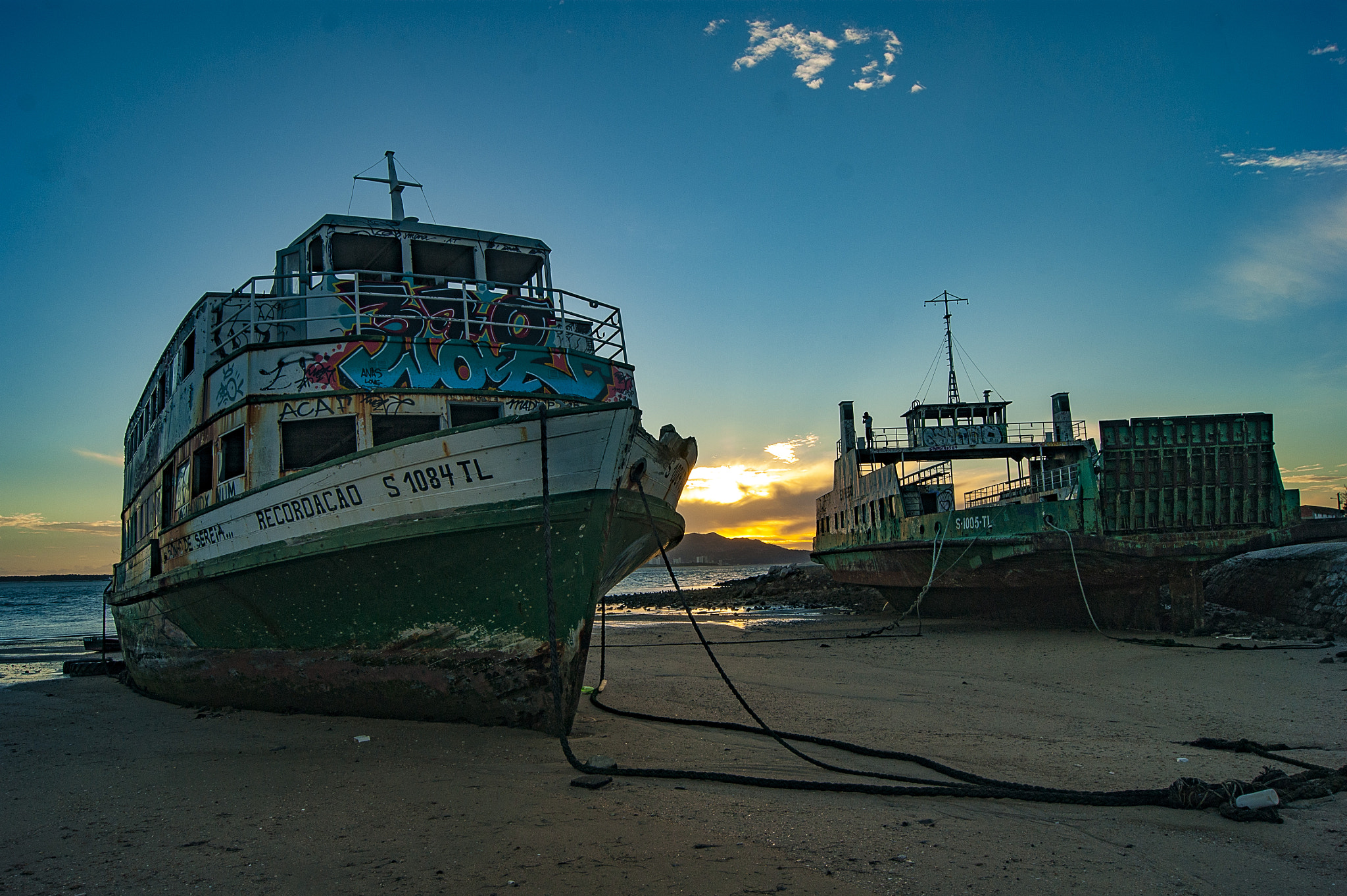 Sony Alpha DSLR-A390 + Sony DT 18-55mm F3.5-5.6 SAM sample photo. Partners at work and in the abandonment photography