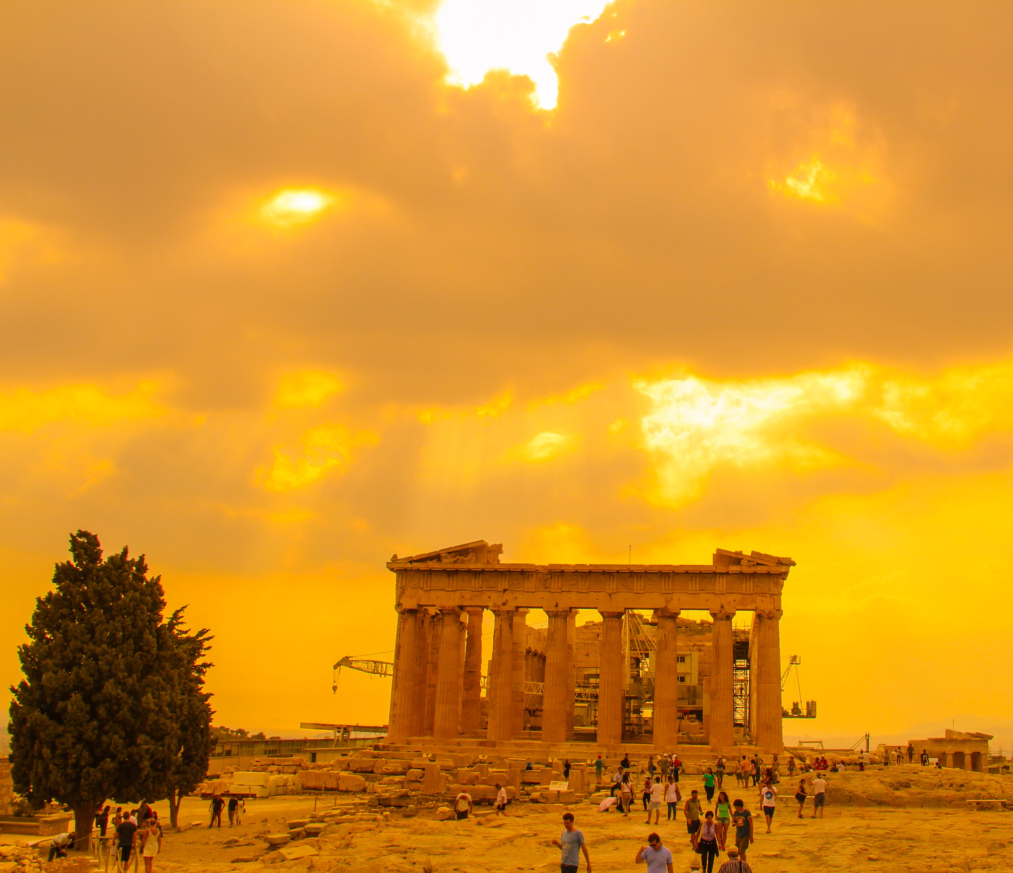 Canon EOS 600D (Rebel EOS T3i / EOS Kiss X5) + Canon EF-S 18-200mm F3.5-5.6 IS sample photo. Parthenon under the peeping sun on a scorching hot day photography