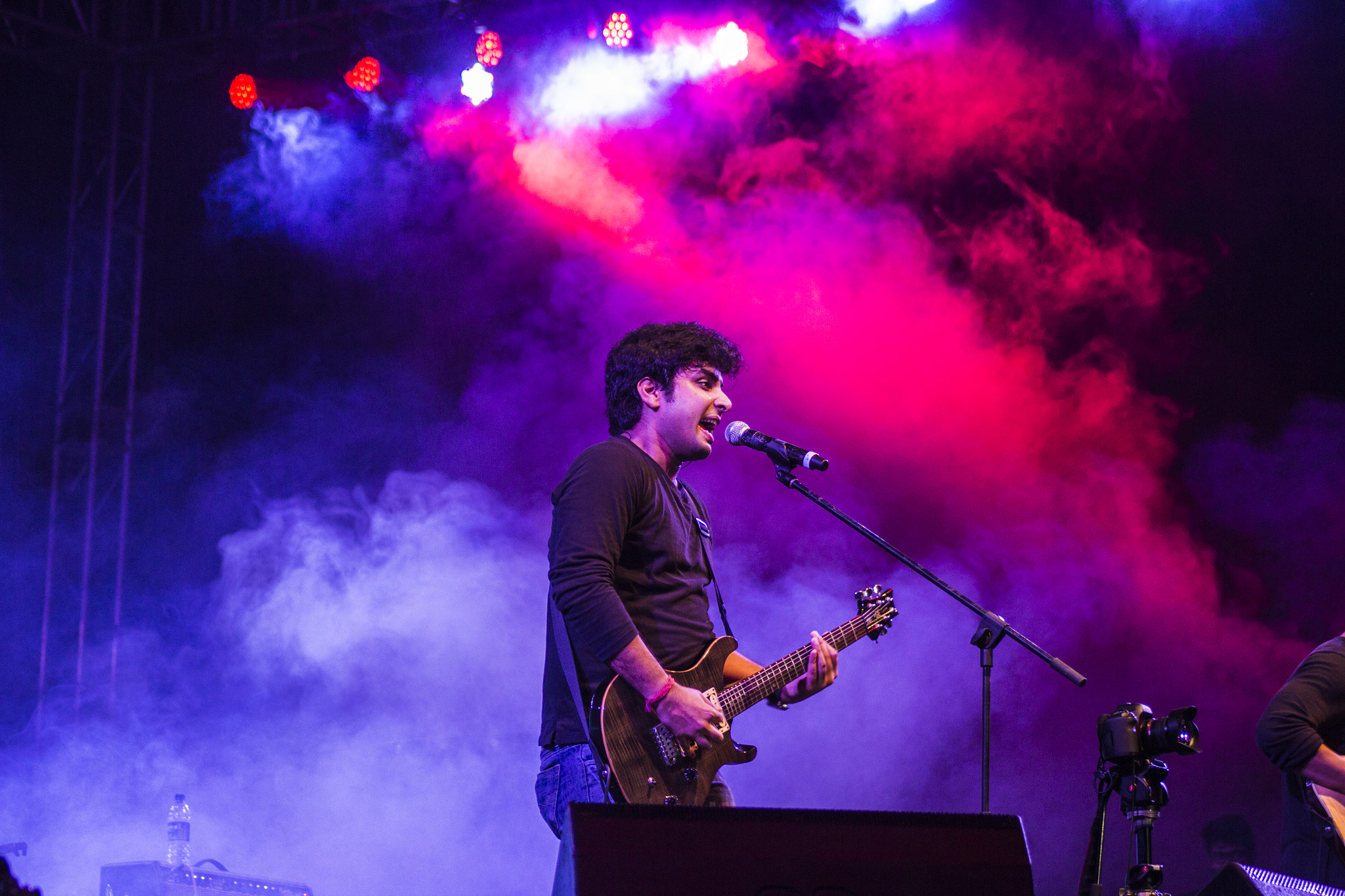 Canon EF 75-300mm f/4-5.6 USM sample photo. Concert photography