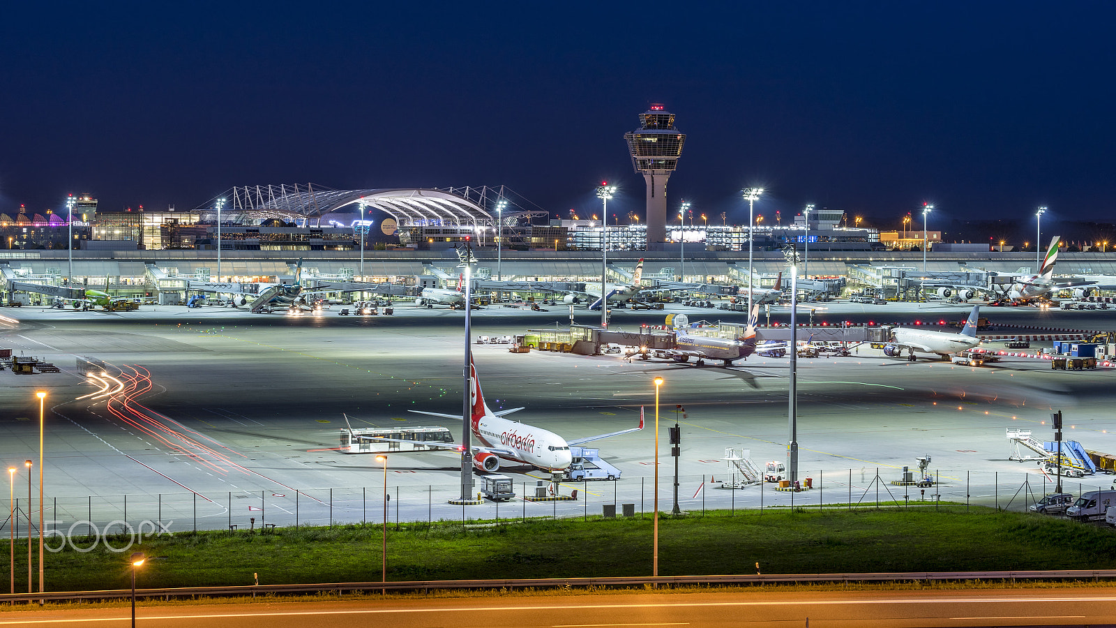 Tamron SP 70-300mm F4-5.6 Di USD sample photo. Munich airport photography
