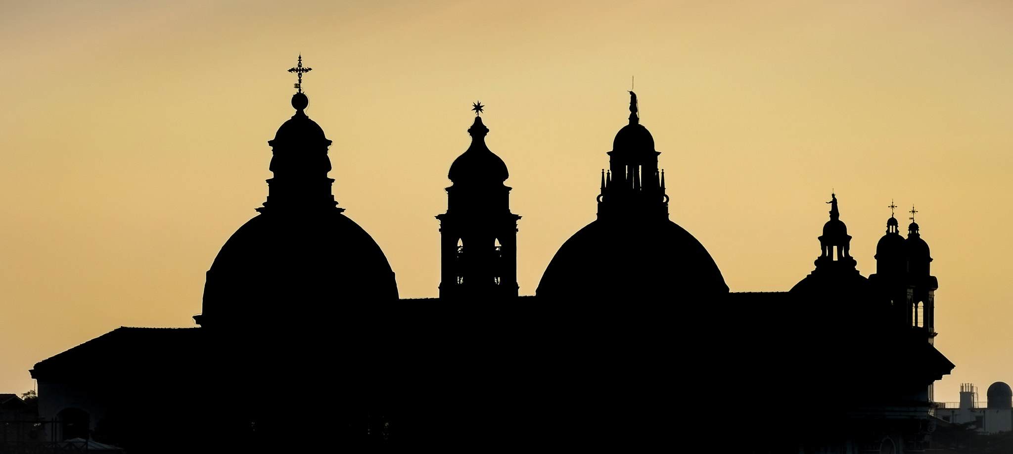 Fujifilm X-E1 + Fujifilm XF 55-200mm F3.5-4.8 R LM OIS sample photo. Venetian skyline photography