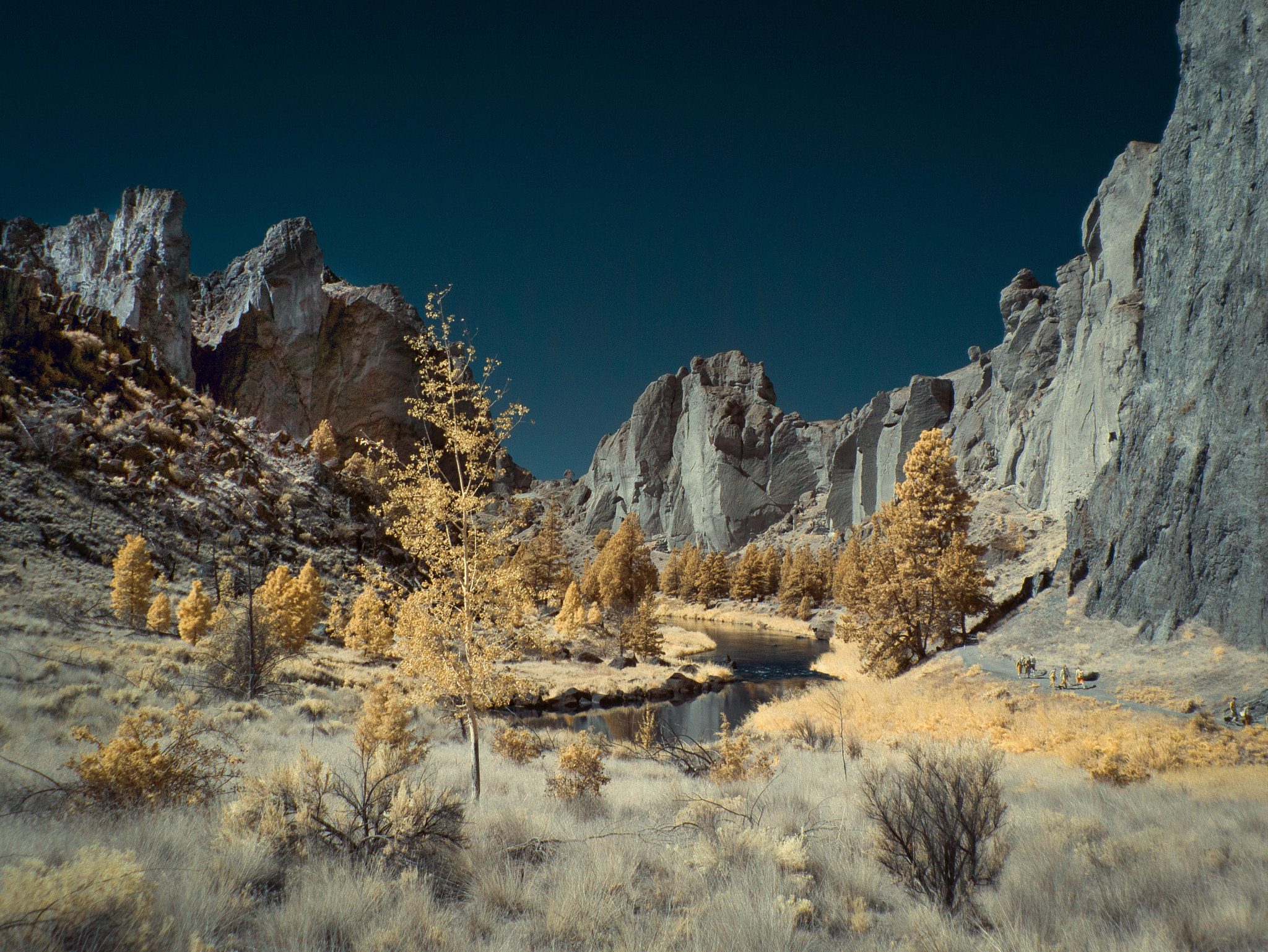 Panasonic Lumix DMC-G3 sample photo. Smith rock in ir photography