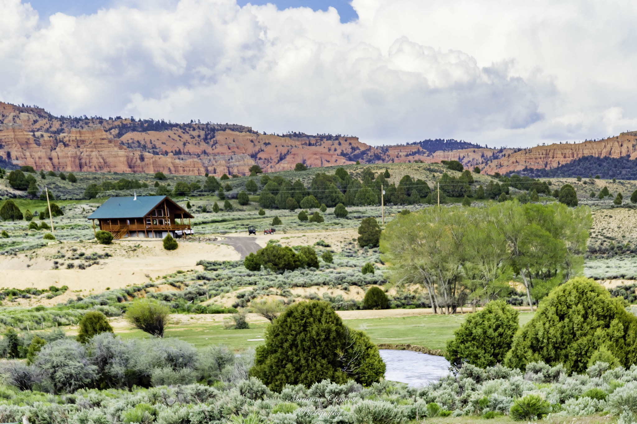 Canon EF-S 17-85mm F4-5.6 IS USM sample photo. Cabin at the gateway to bryce canyon photography