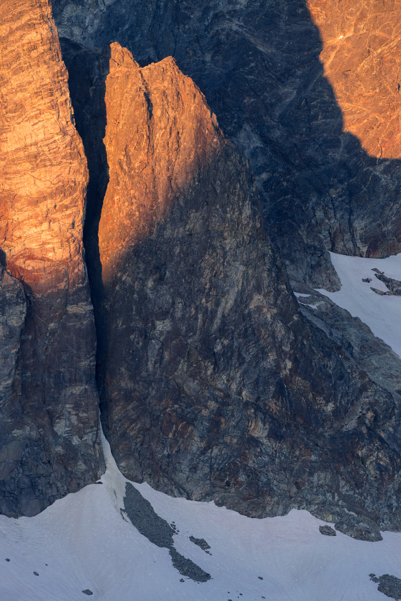 Sony FE 70-300mm F4.5-5.6 G OSS sample photo. Mox peaks sunset photography
