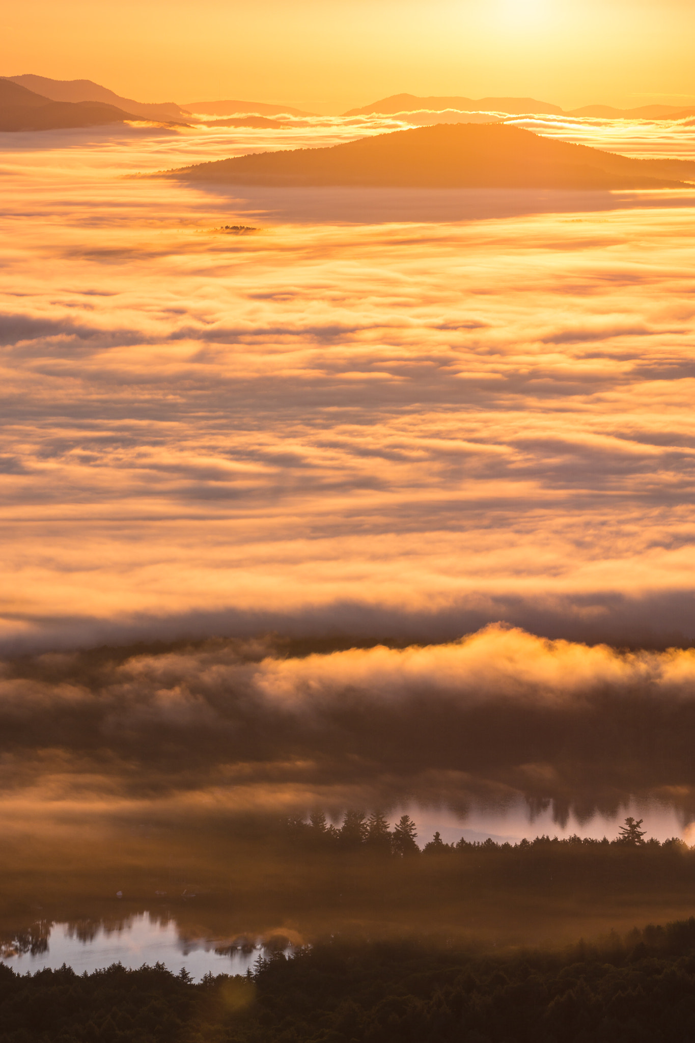 Sony FE 70-300mm F4.5-5.6 G OSS sample photo. First light on the undercast photography