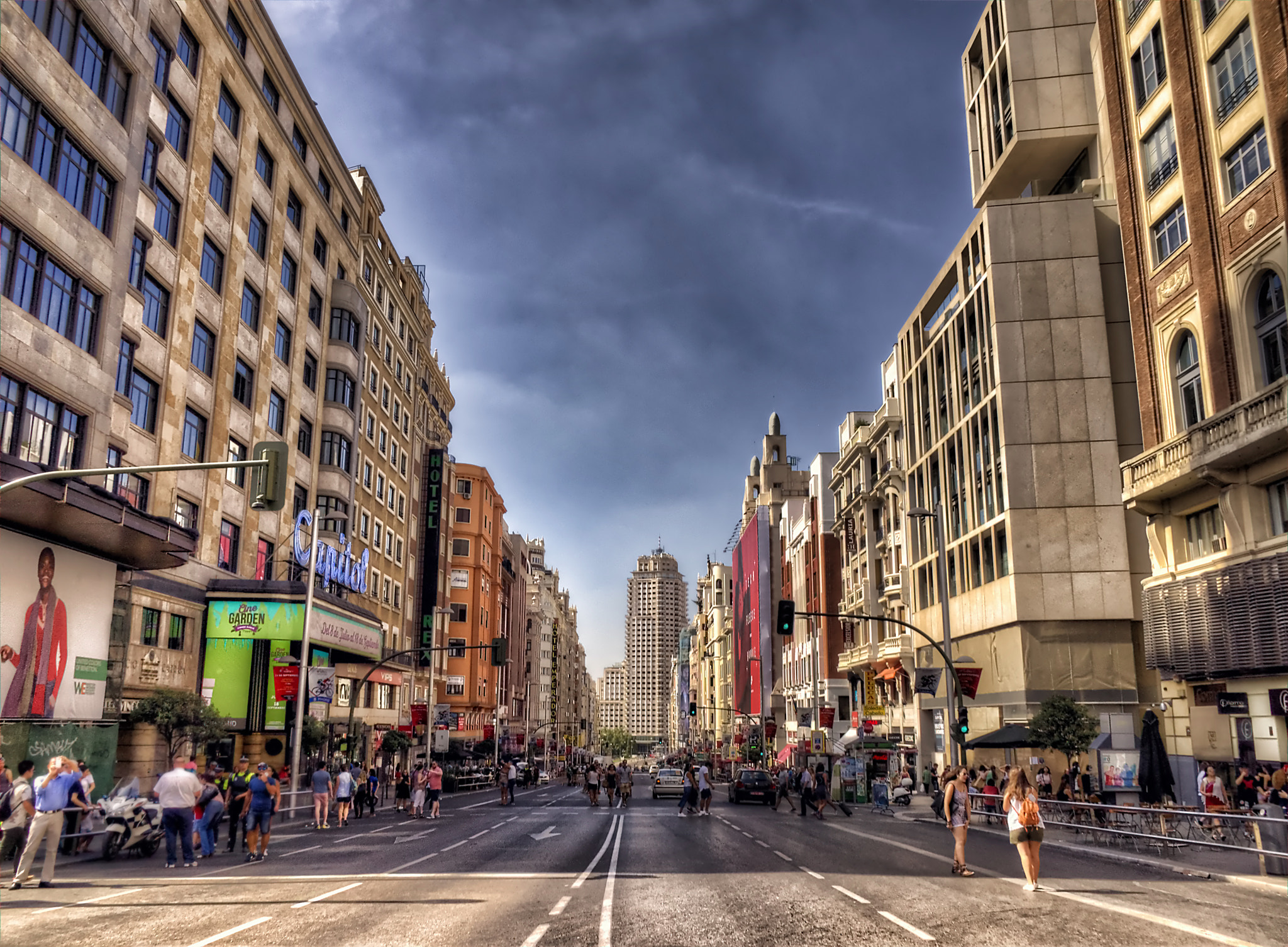 Olympus PEN E-PL1 sample photo. Gran via photography