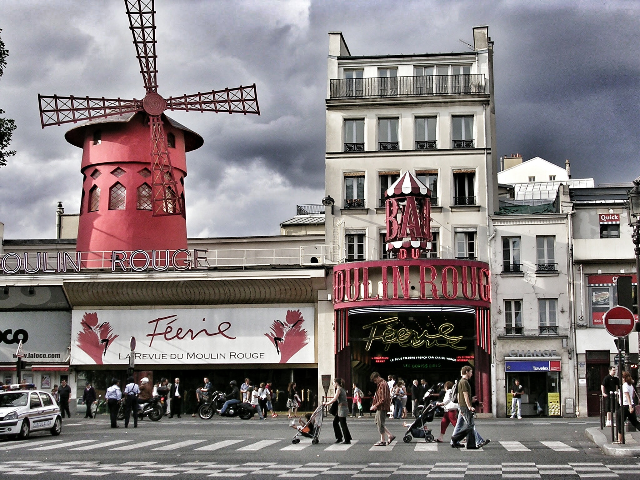 Nikon E3200 sample photo. Moulin rouge photography