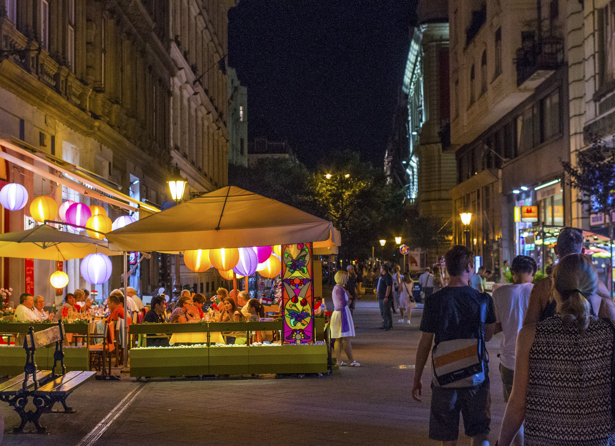 Pentax K-r sample photo. Váci street at night photography