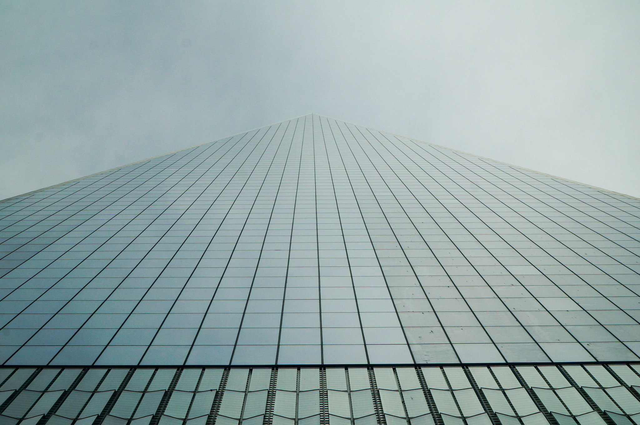 Sony Alpha NEX-6 + Sony E PZ 18-105mm F4 G OSS sample photo. Looking up at one world observatory photography