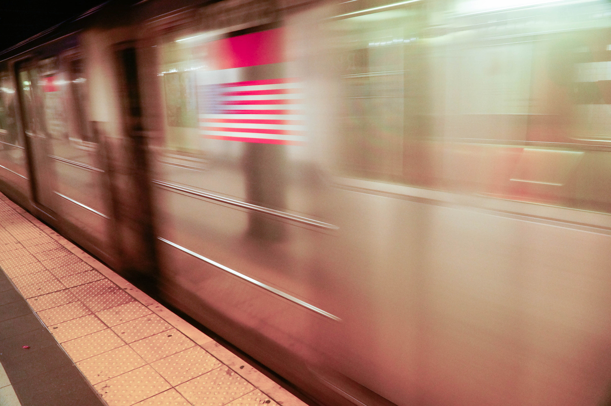 Sony Alpha NEX-6 + Sony E PZ 18-105mm F4 G OSS sample photo. Patriotic subway in nyc photography