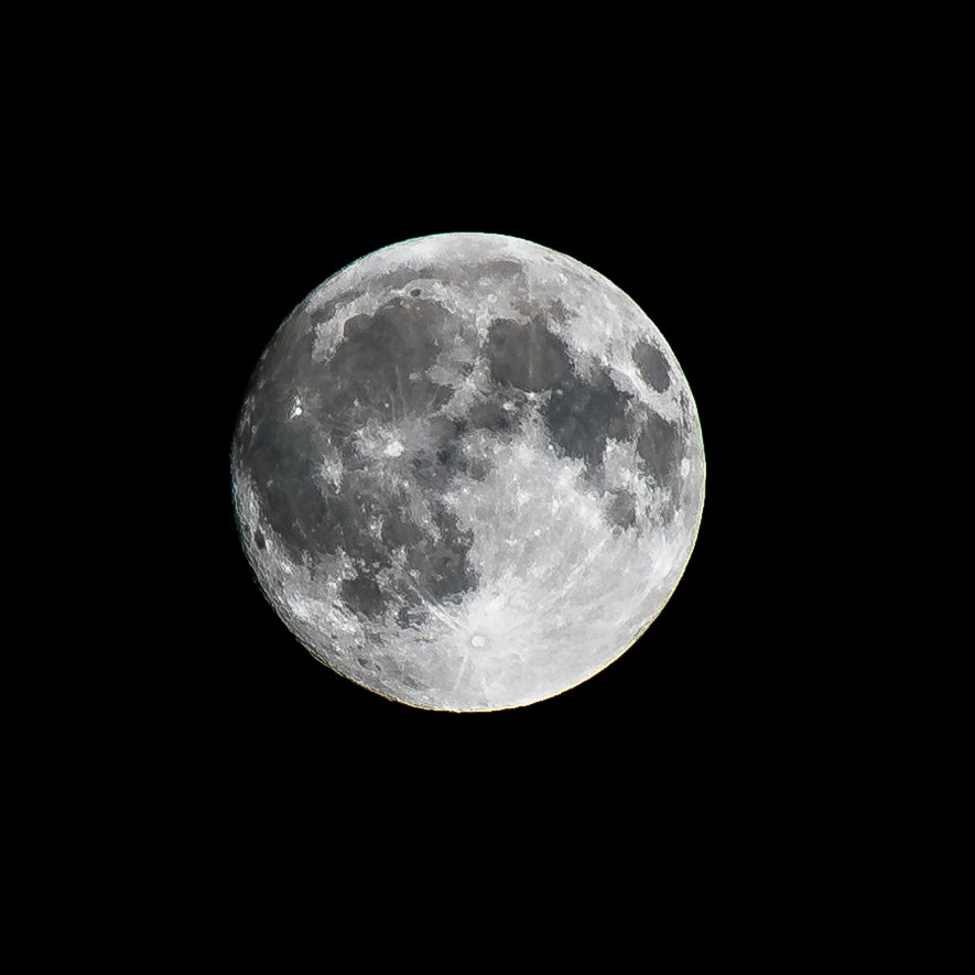 Sony E 55-210mm F4.5-6.3 OSS sample photo. Harvest moon photography